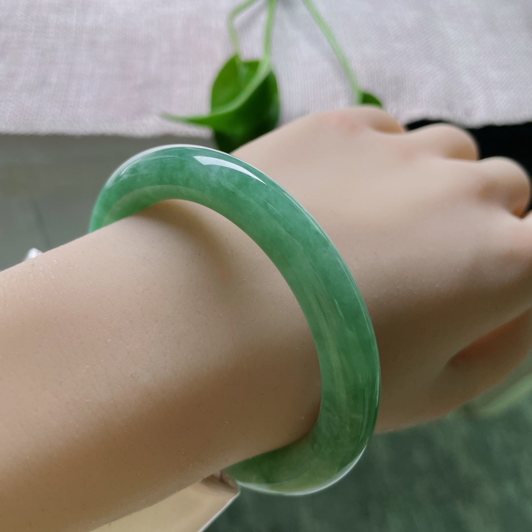 55.3/9.8，绿底圆条，水润，像雨后新竹，像晨间雾霭，皮纹，ss50139a