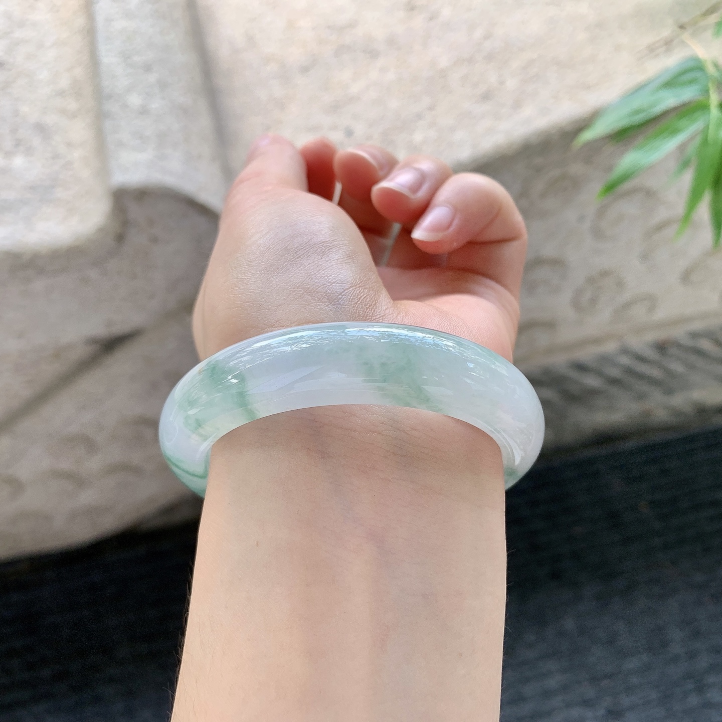 正圈52 53 圈口52.6/12.9/8.3 飘花，清透，水润，种老，细腻，无裂编码A1121553