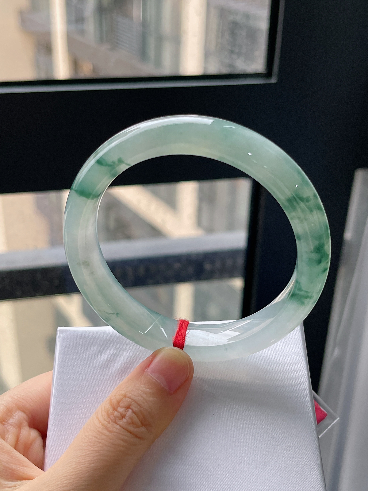 正圈57.3圈口，翡翠冰糯种绿色飘花手镯