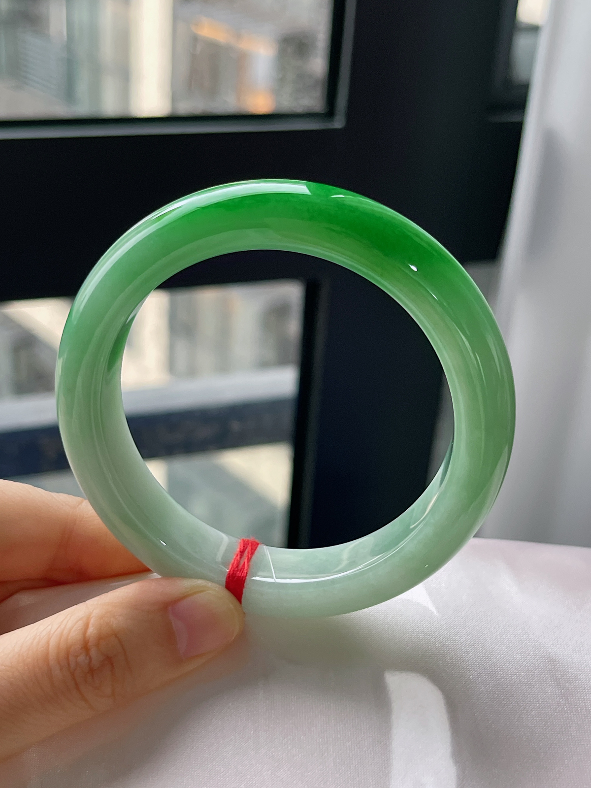 正圈56.2圈口，翡翠糯化种飘绿手镯