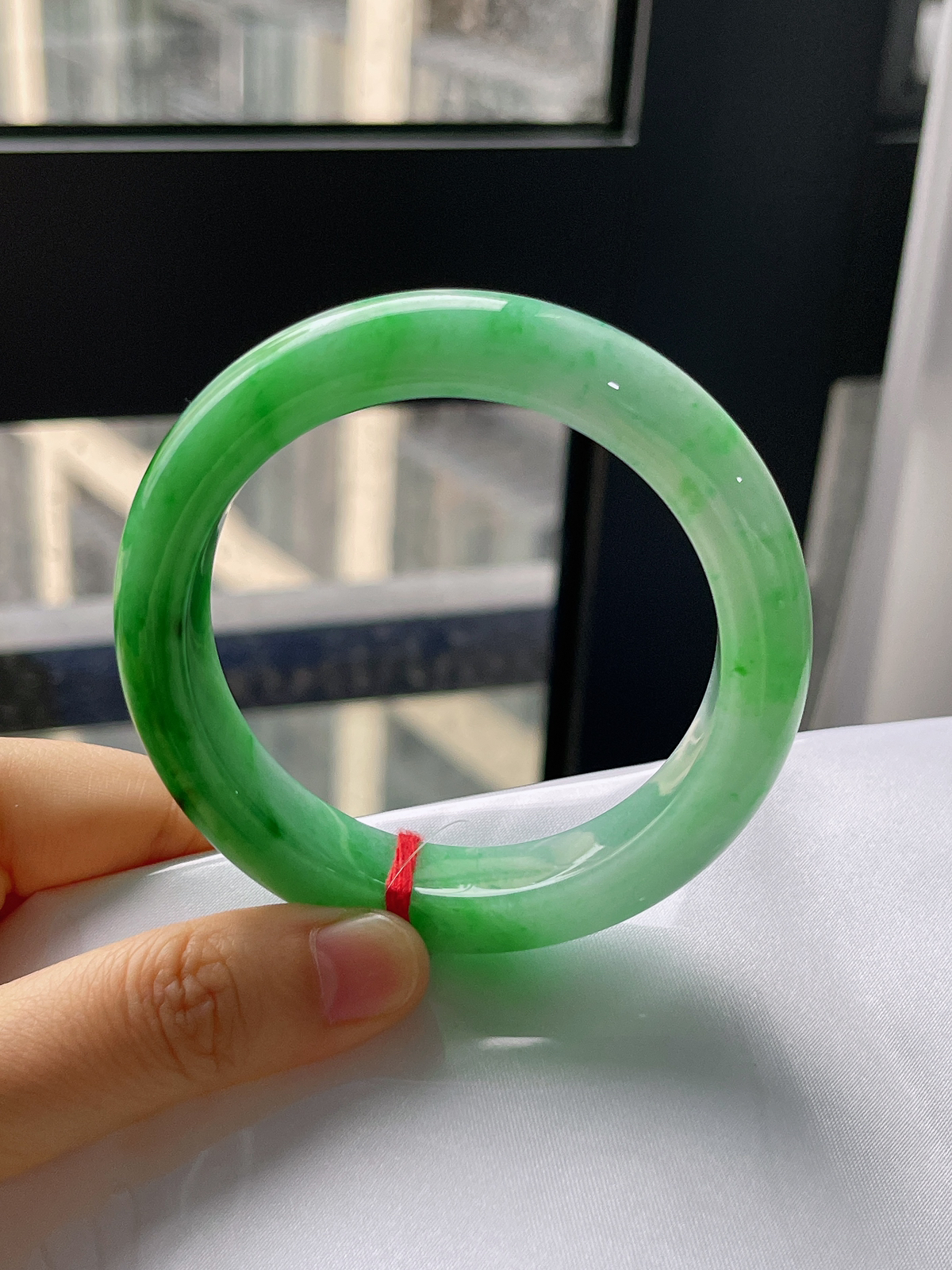 正圈55.1圈口，翡翠糯化种飘绿手镯