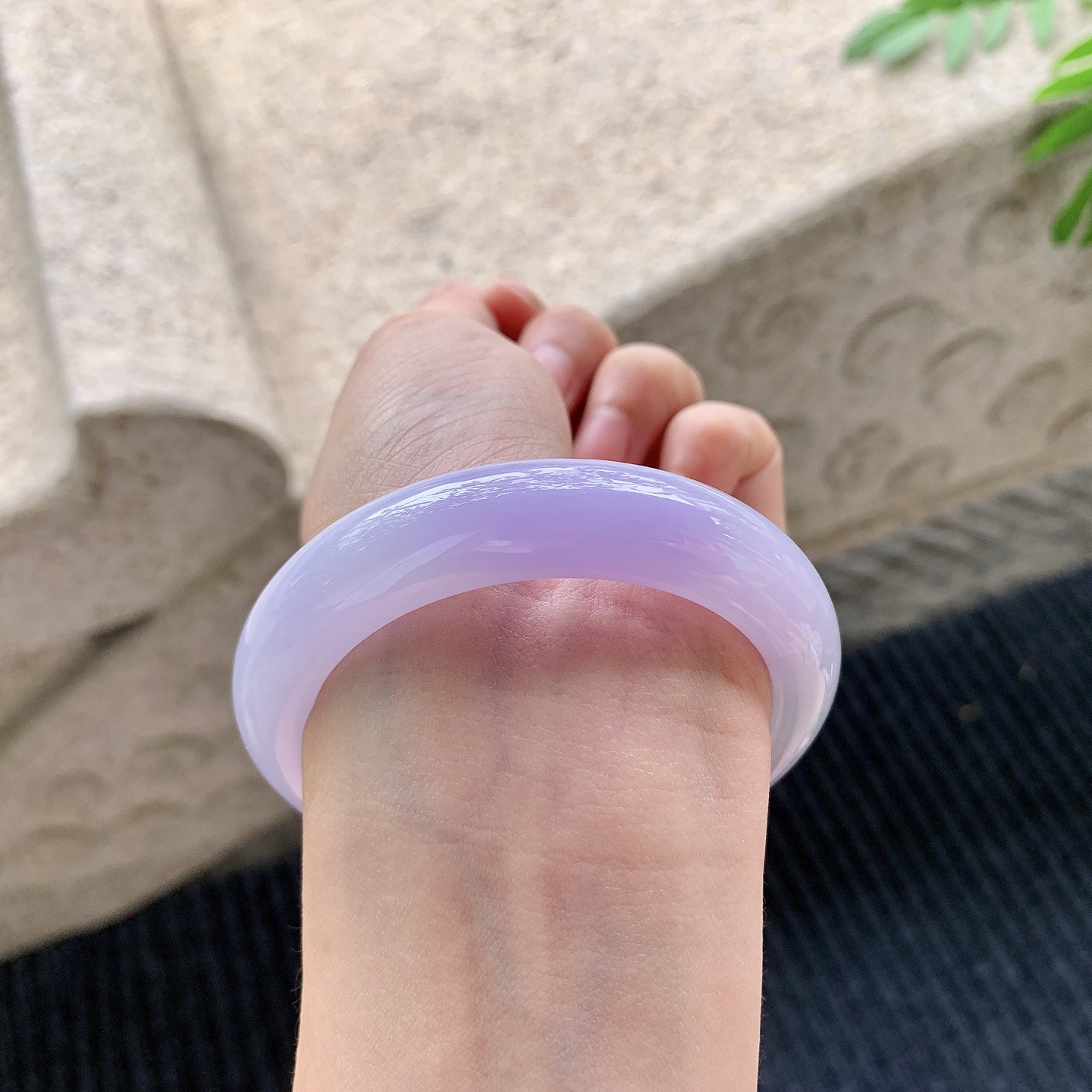 正圈52 53【圈口】53.6/13/9【编码】A1041523【描述】细糯紫罗兰，水润，种老，细腻，无裂