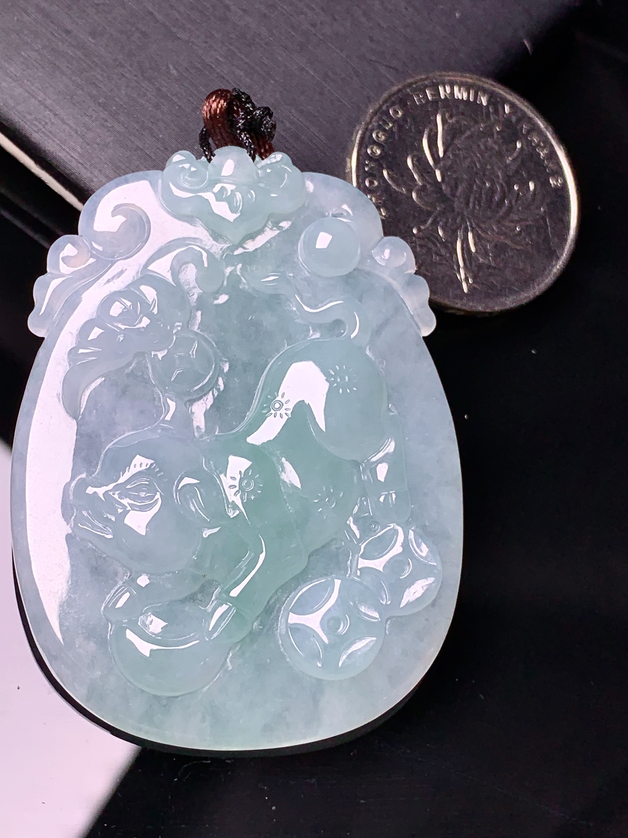 冰种飘绿生肖猪吊坠 玉质细腻 水润亮眼 色泽艳丽 整体尺寸53*38.7*6b2