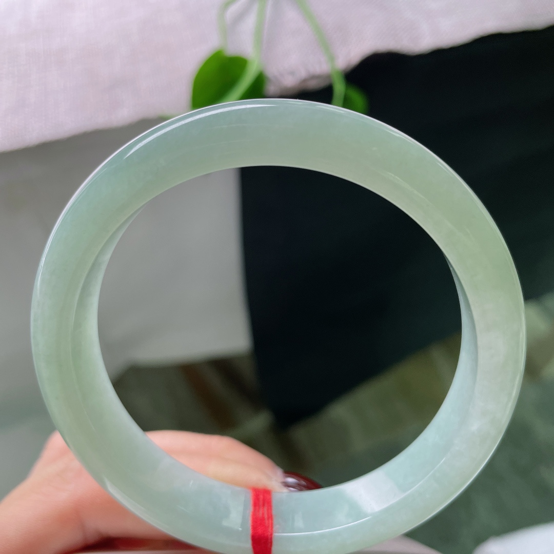 62.9/13.2/8.5绿色正圈，大圈口，水润，温润如玉谦谦君子，贵气，无裂，ss50718a