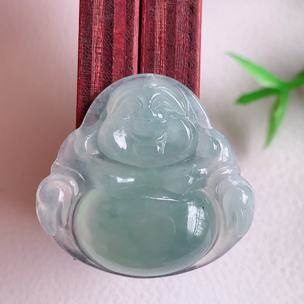 冰润佛公挂件 玉质细腻  精雕弥勒佛，笑佛福耳垂肩，面相喜庆，开怀大笑，憨态可掬。惟妙惟肖，寓意福禄双全，吉祥美满，笑口常开 W357.13 尺寸：23.3-24.8-5.2mm