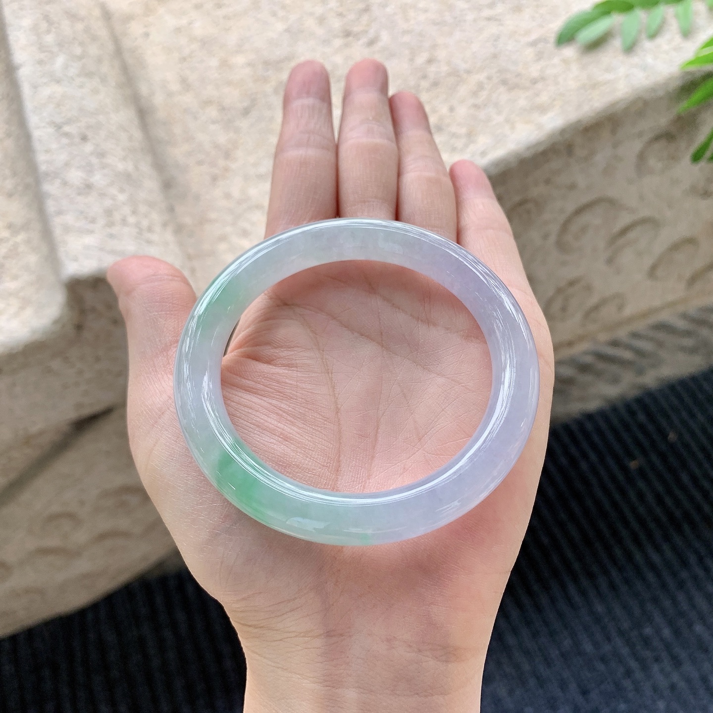 圆条54 55【圈口】55/9.1/9.3【编码】A2041509【描述】糯冰春彩，水润，种老，细腻