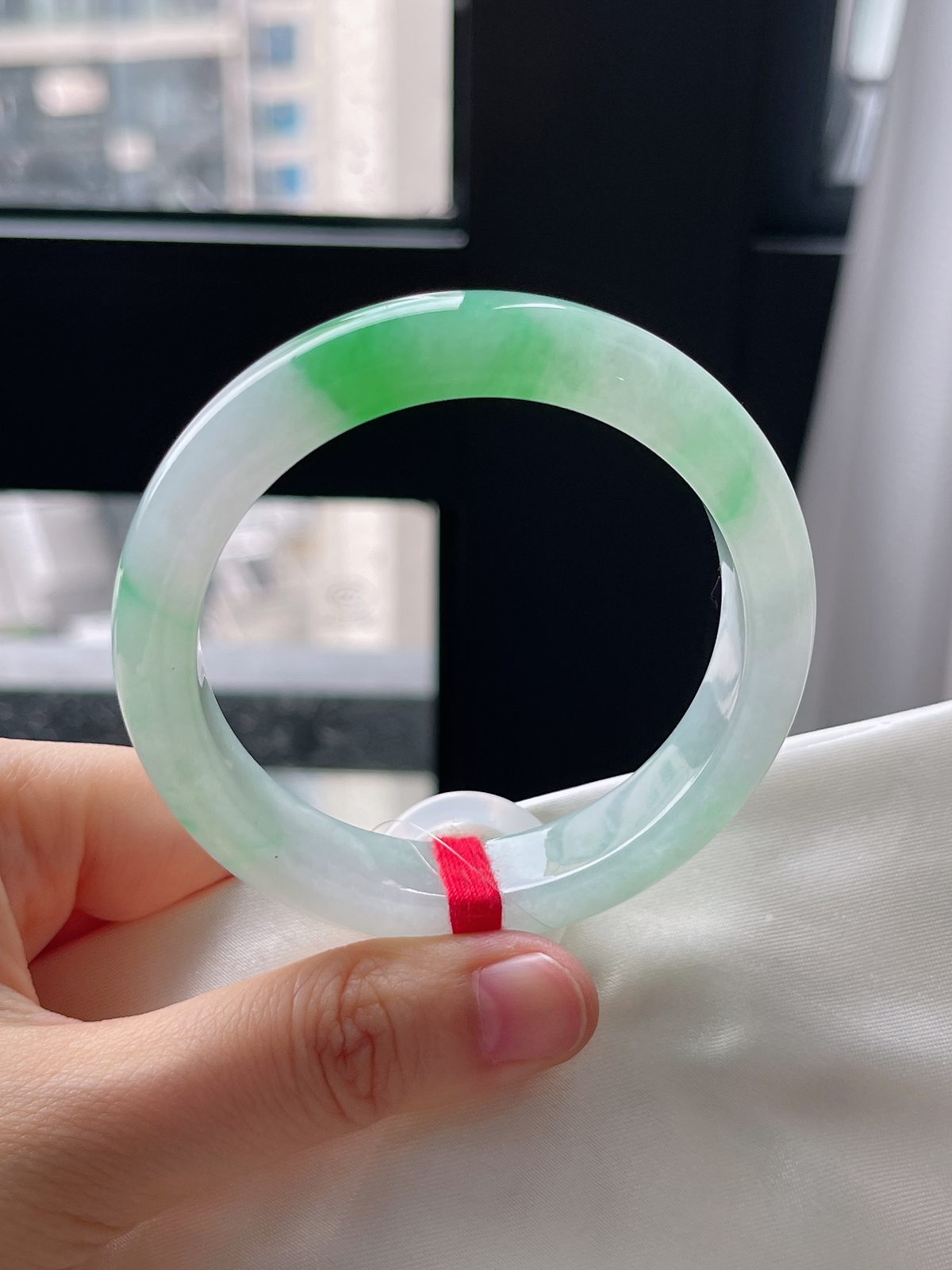 正圈53圈口，翡翠冰糯种飘绿手镯