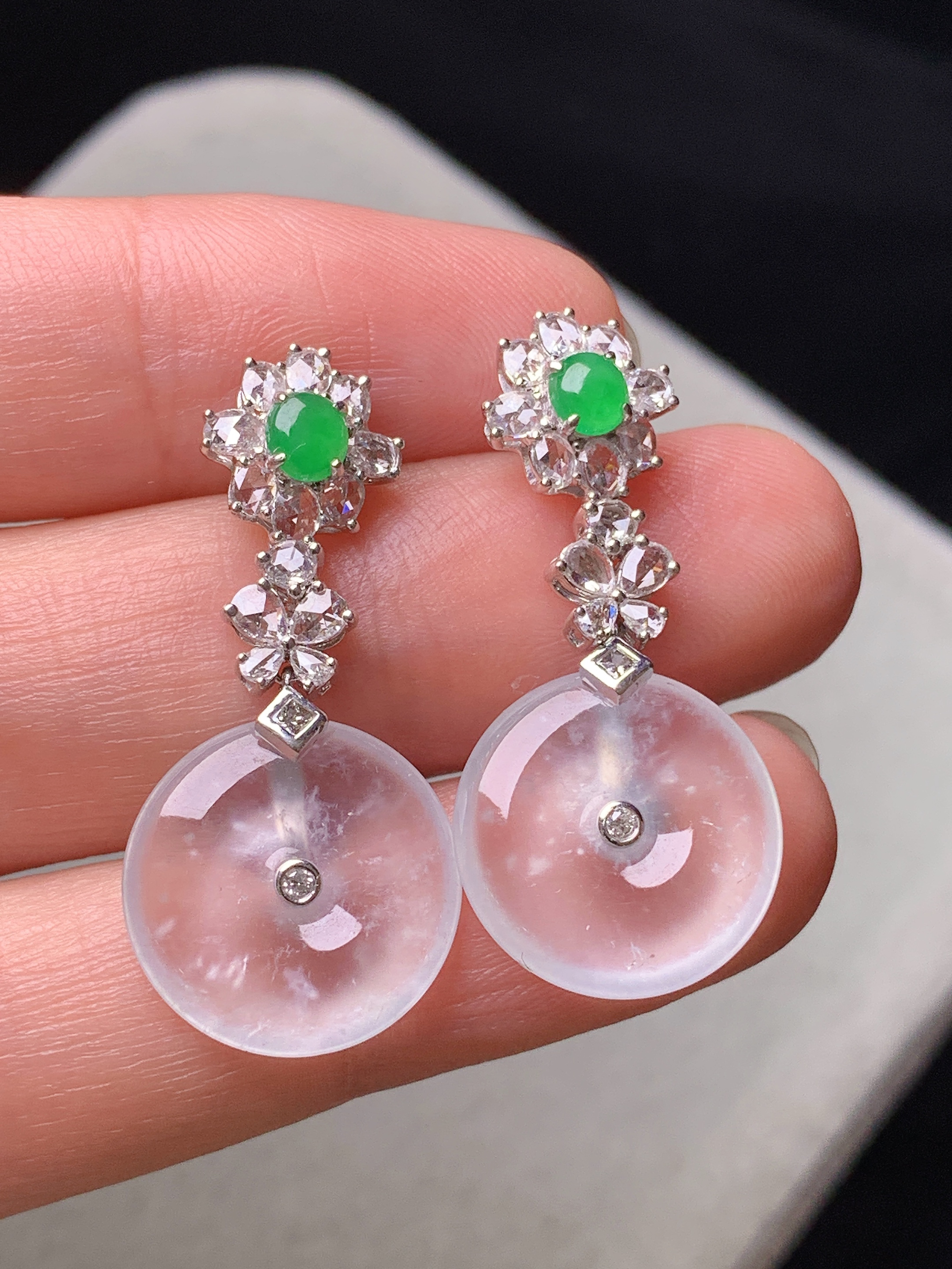 18k金钻镶嵌玻璃种平安扣耳坠 玉质细腻 水润亮眼 色泽艳丽 整体尺寸30.8*14.3*2.8j4