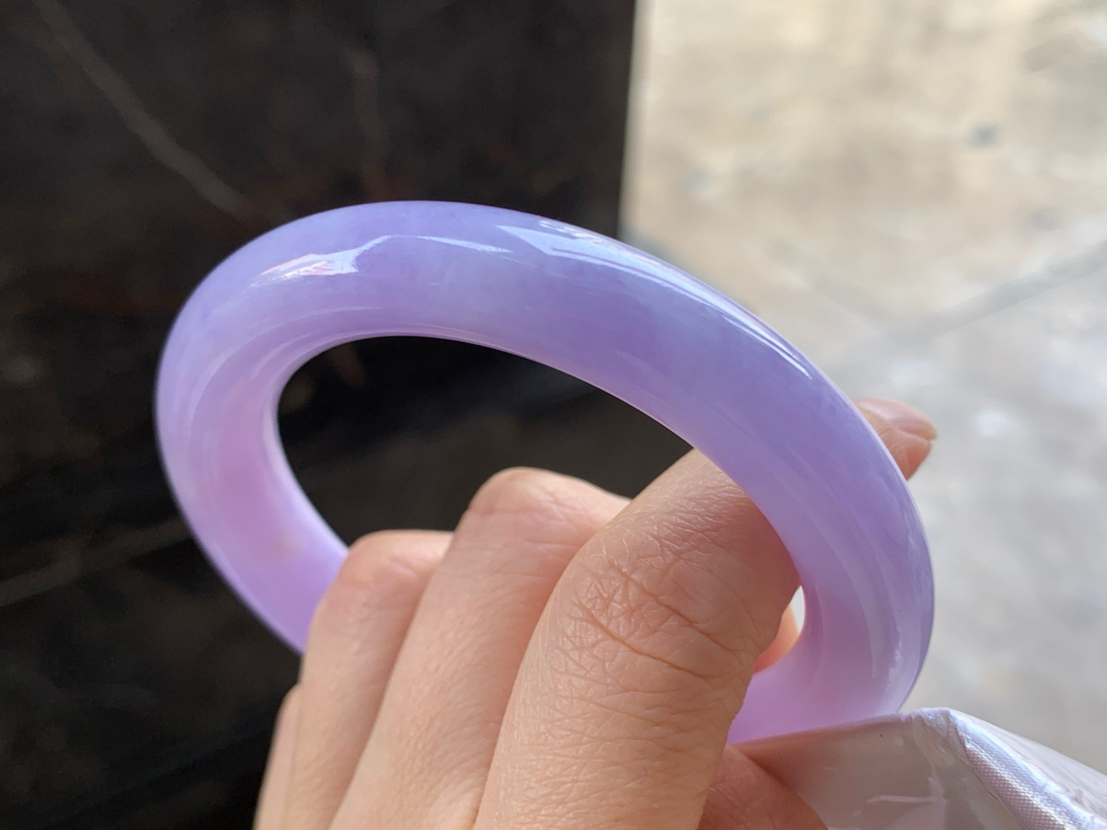 54.5-10

紫罗兰圆条手镯^_^颜色鲜艳 玉质温润