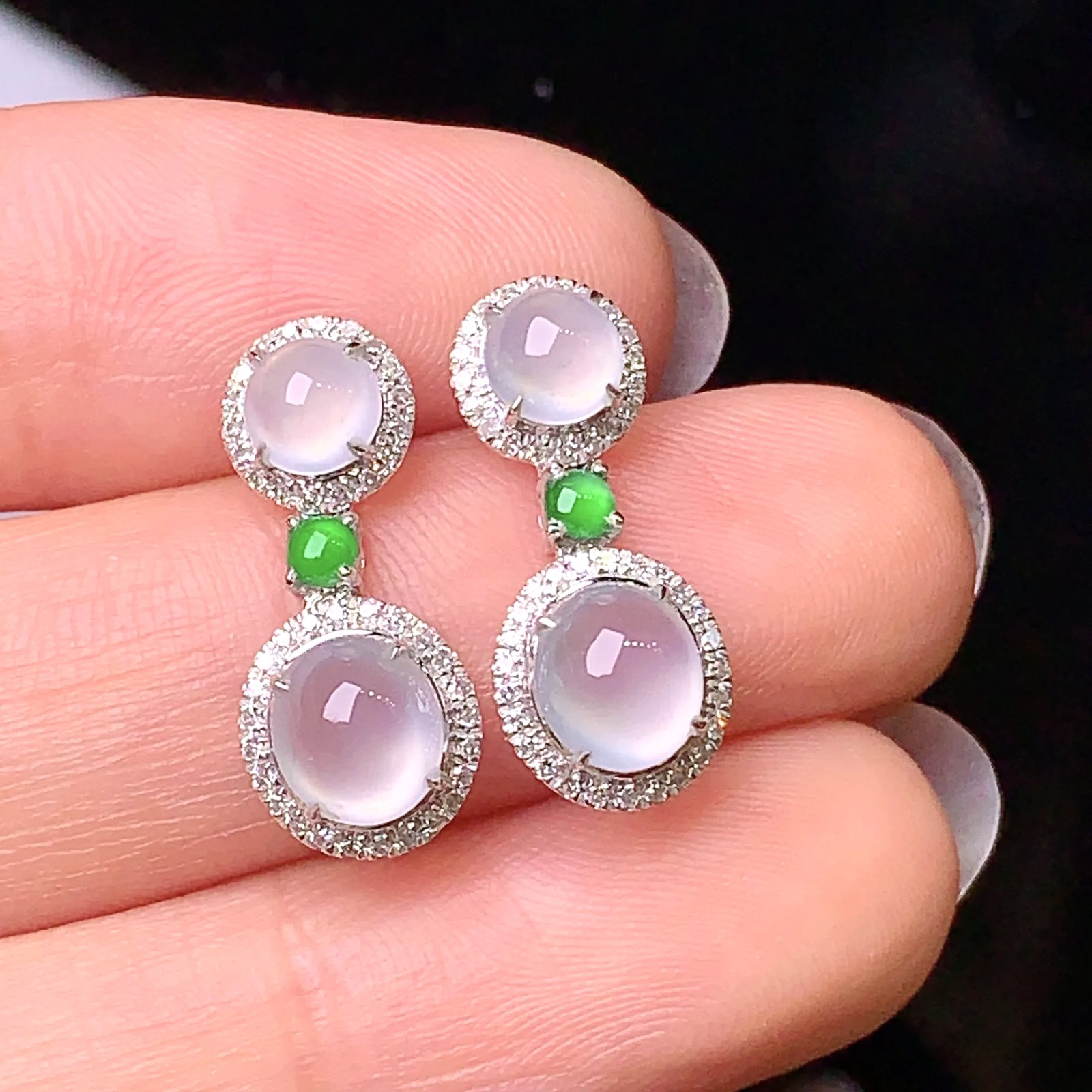 18k金钻镶嵌冰种蛋面耳坠 玉质细腻 色泽艳丽 款式新颖时尚唯美 整体尺寸18*8*5.4