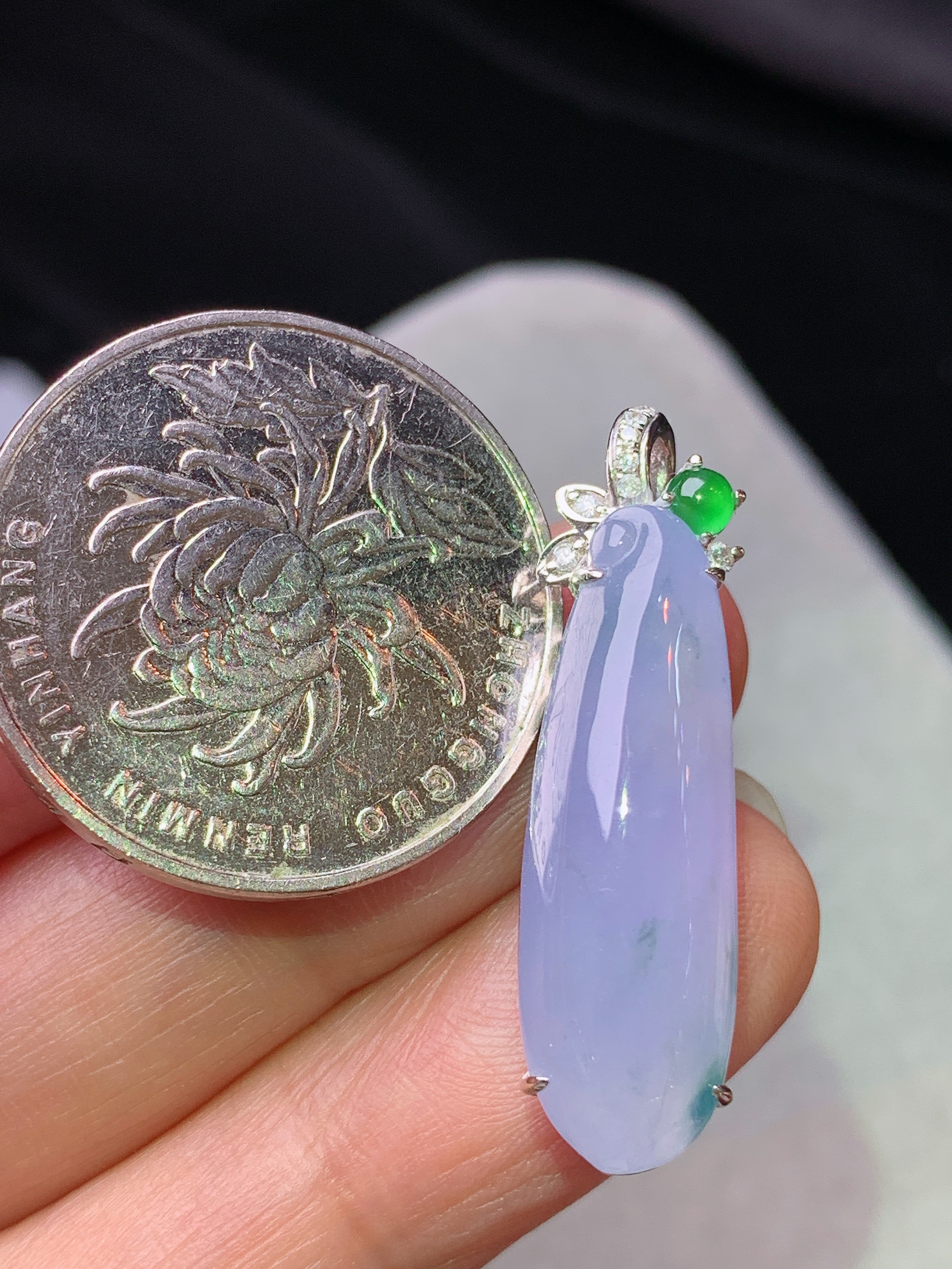 18k金钻镶嵌紫罗兰福瓜吊坠 玉质细腻 色泽艳丽清新 水润亮眼 整体尺寸31.8*8.6*9L2