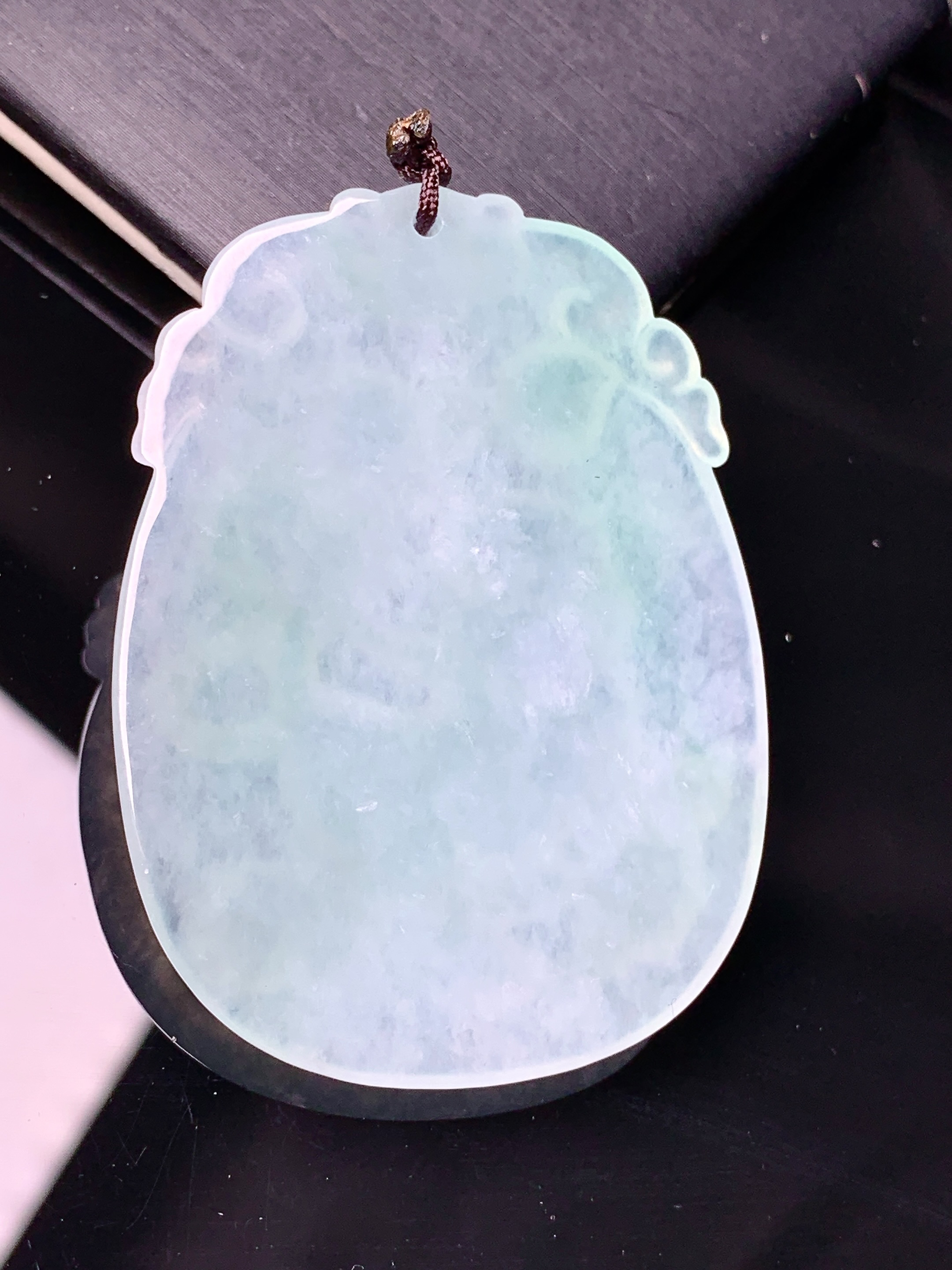 冰种灵猴献寿吊坠 玉质细腻 水润亮眼 色泽艳丽 整体尺寸51.5*37.6*5.5b2