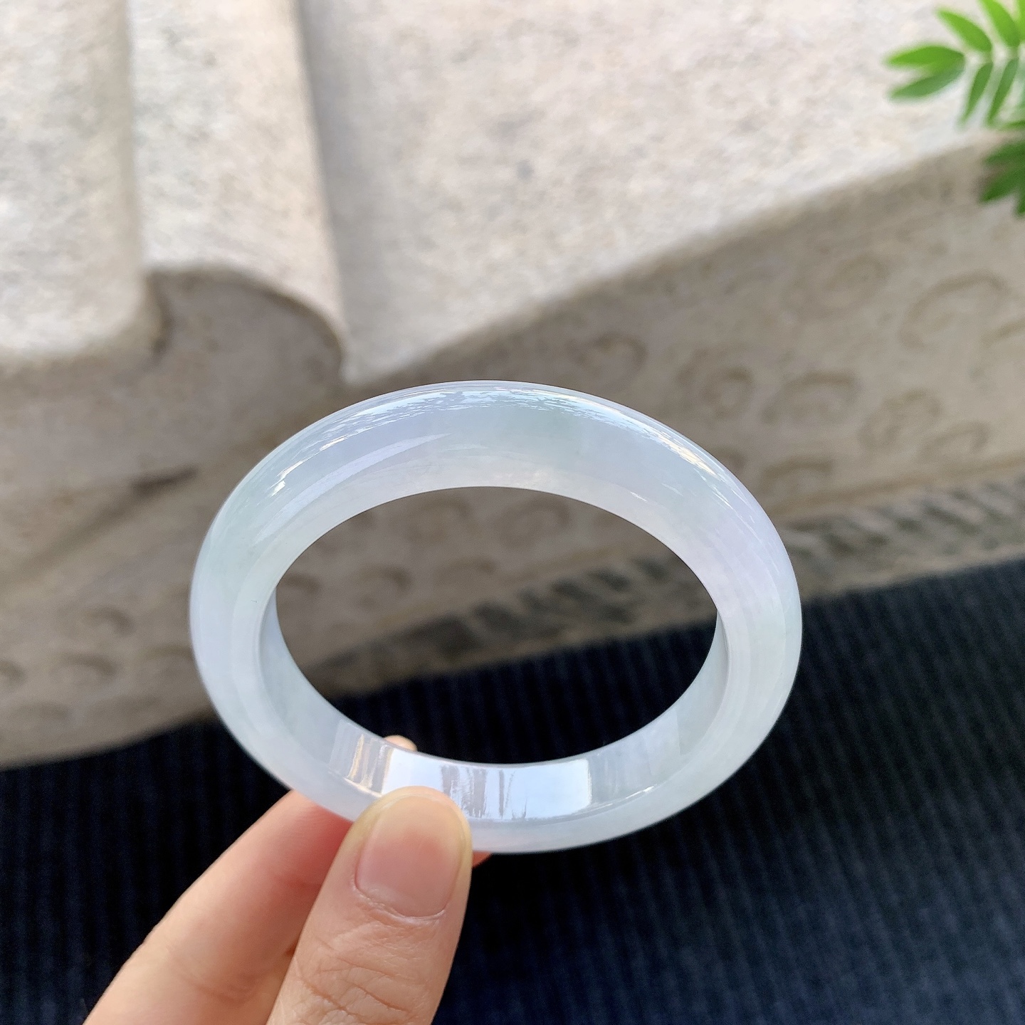 正圈53 54【圈口】54.2/10.8/8.9【编码】C5012523【描述】糯冰紫底，水润，种老，细腻，无裂