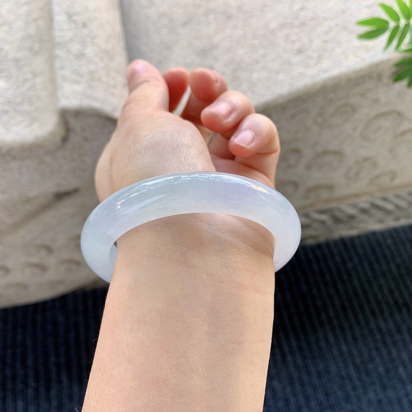 正圈53 54【圈口】54.2/10.8/8.9【编码】C5012523【描述】糯冰紫底，水润，种老，细腻，无裂