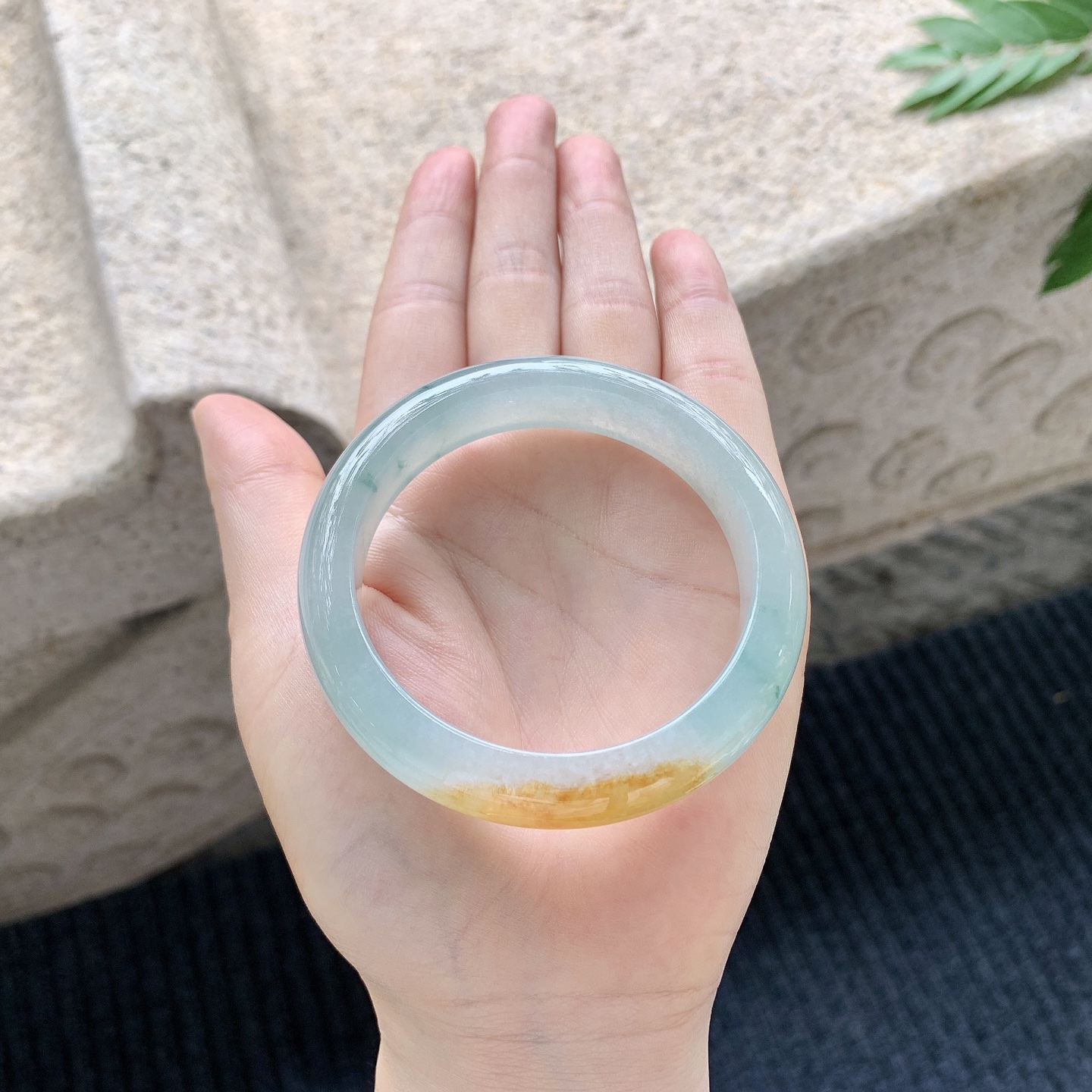 正圈52 53【圈口】53.5/12.4/8【编码】T6040919【描述】冰糯飘黄翡，水润，种老，