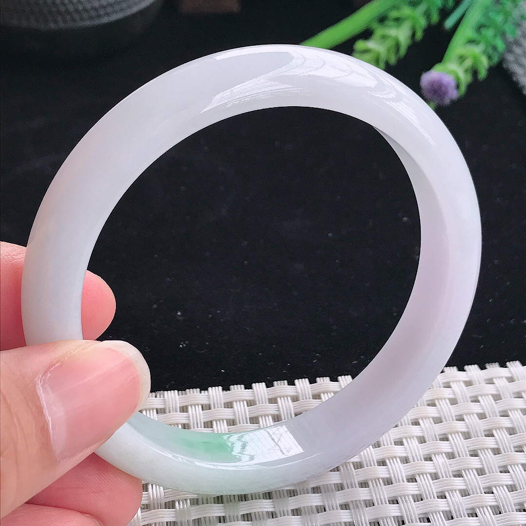 实拍A货翡翠59.8/11.7/8老坑秀气冰润飘绿手镯翡翠宽边玉镯平安镯美人镯