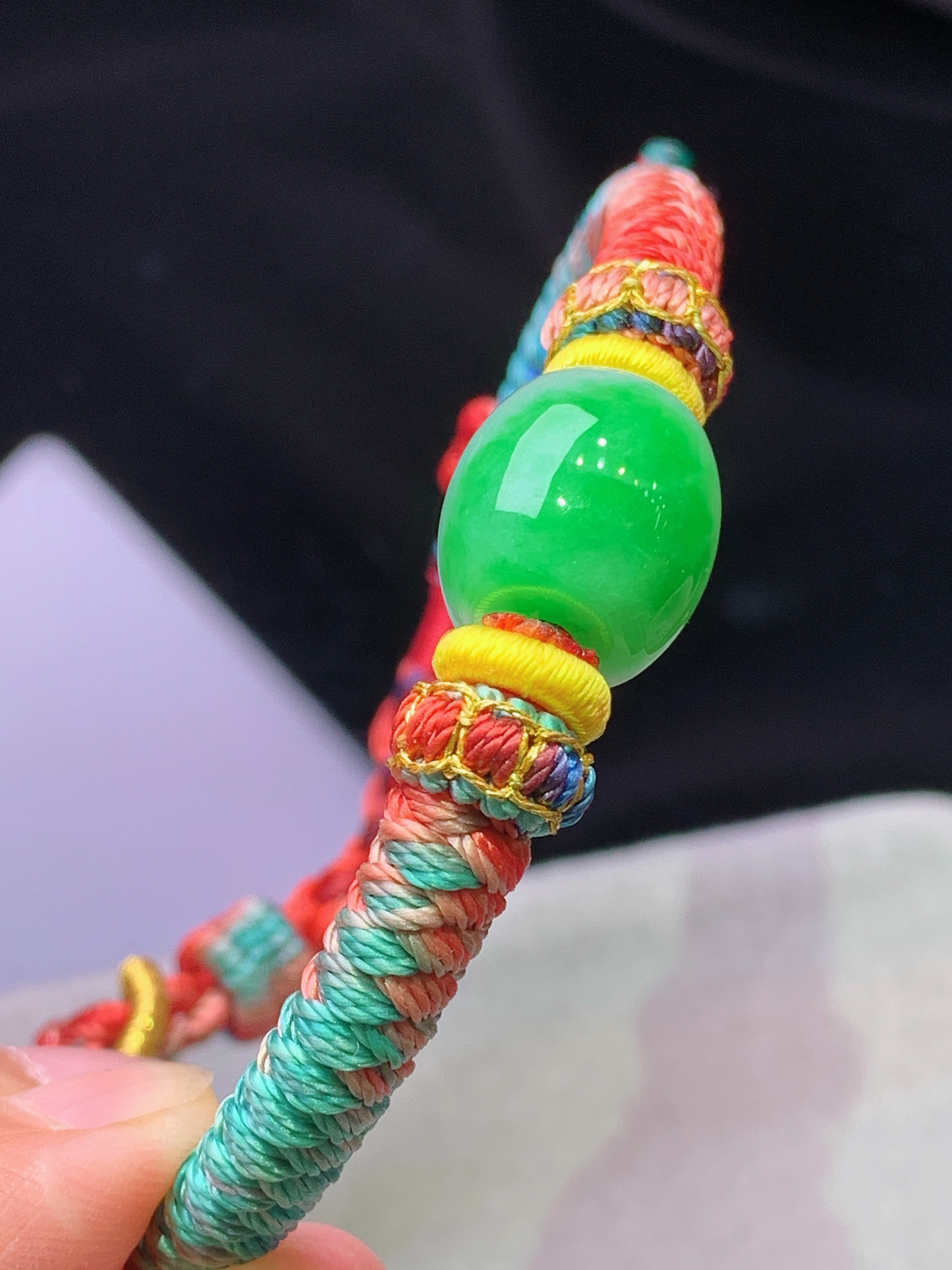 阳绿路路通手链 玉质细腻 水润亮眼 色泽艳丽 整体尺寸12