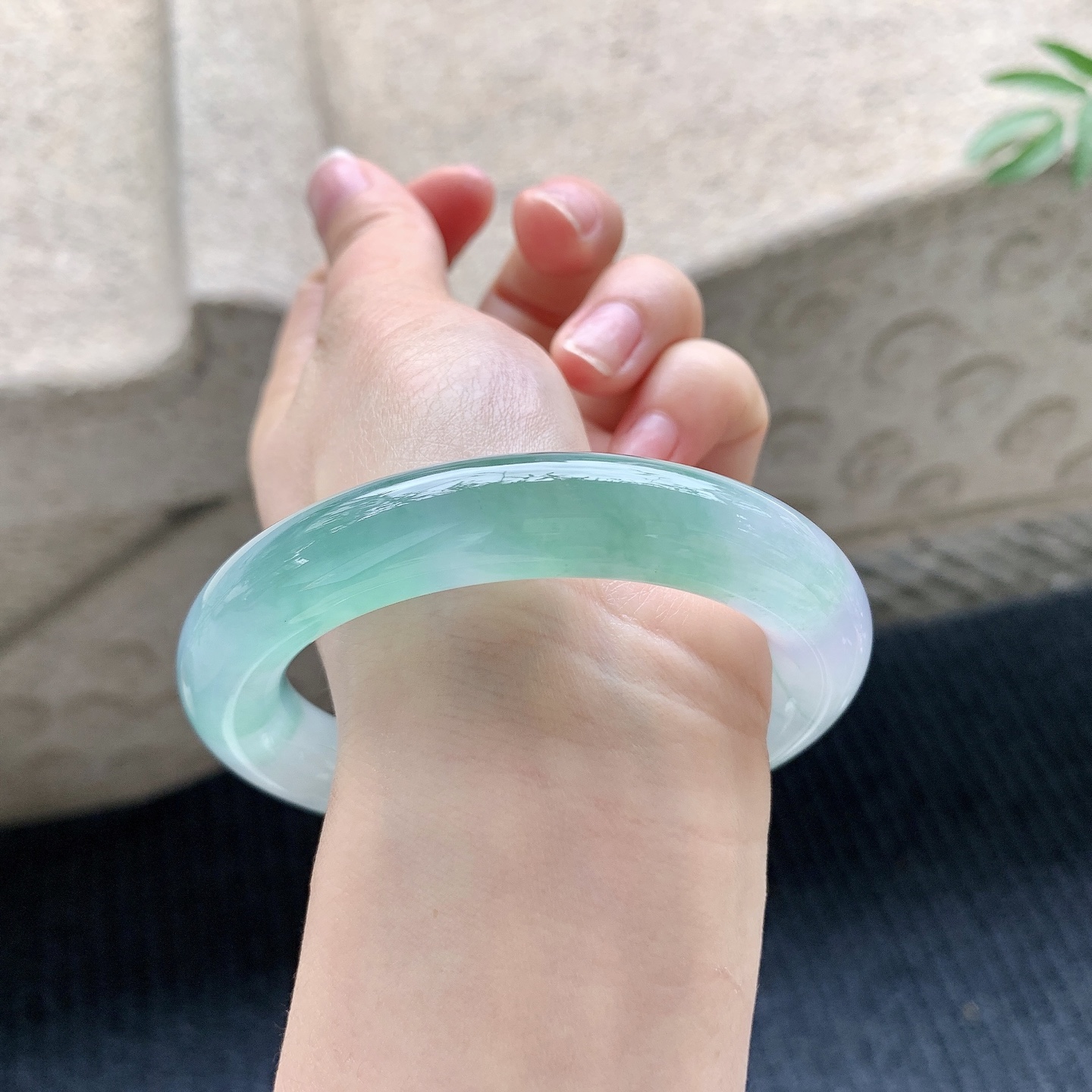 圆条56 57 圈口57.8/12/12 冰糯飘绿，水润，种老，细腻，打灯有絮线BA031101