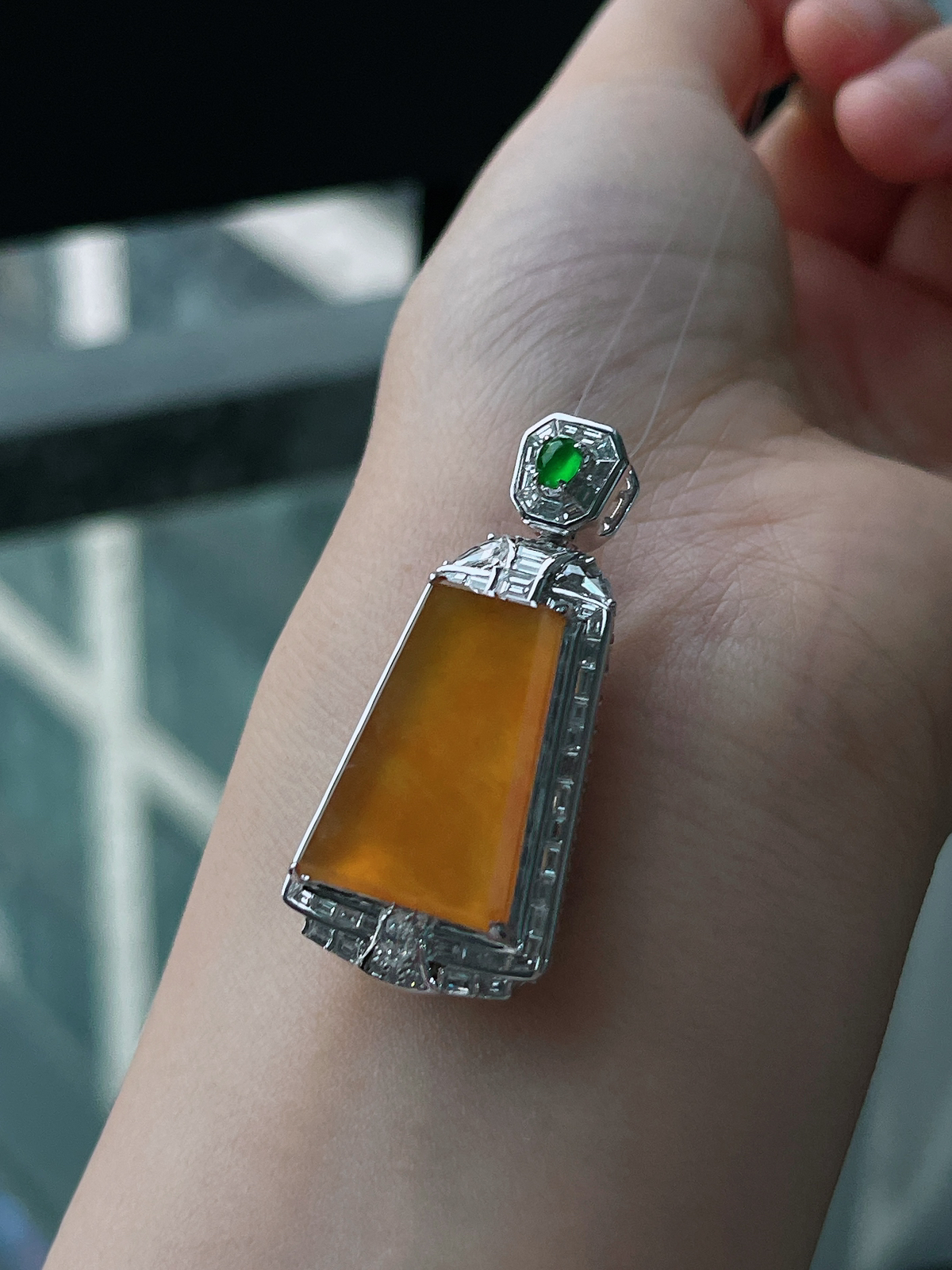 18k金 冰黄翡无事牌挂件