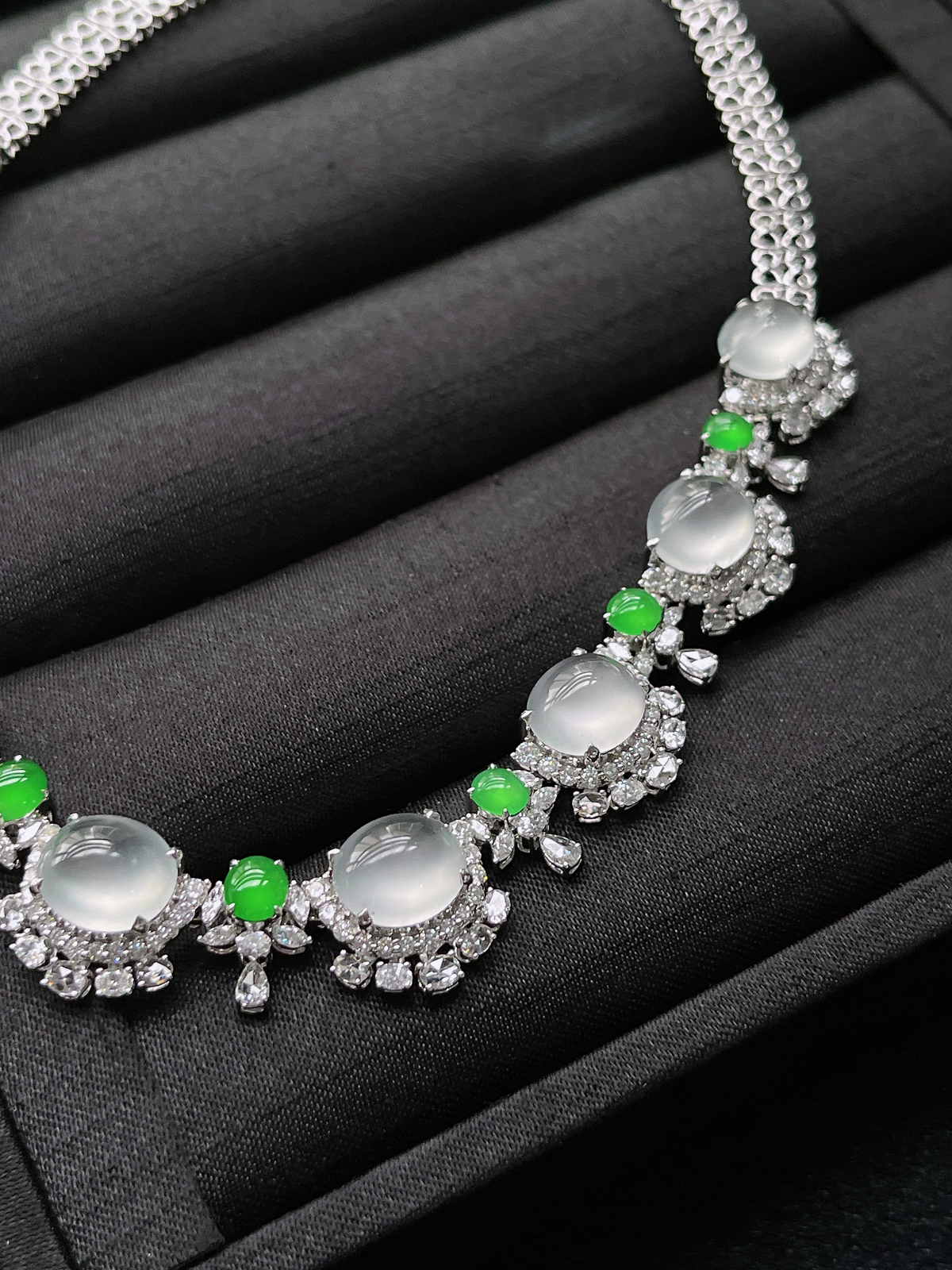 18k金 白冰双眼皮钢蛋翡翠项链