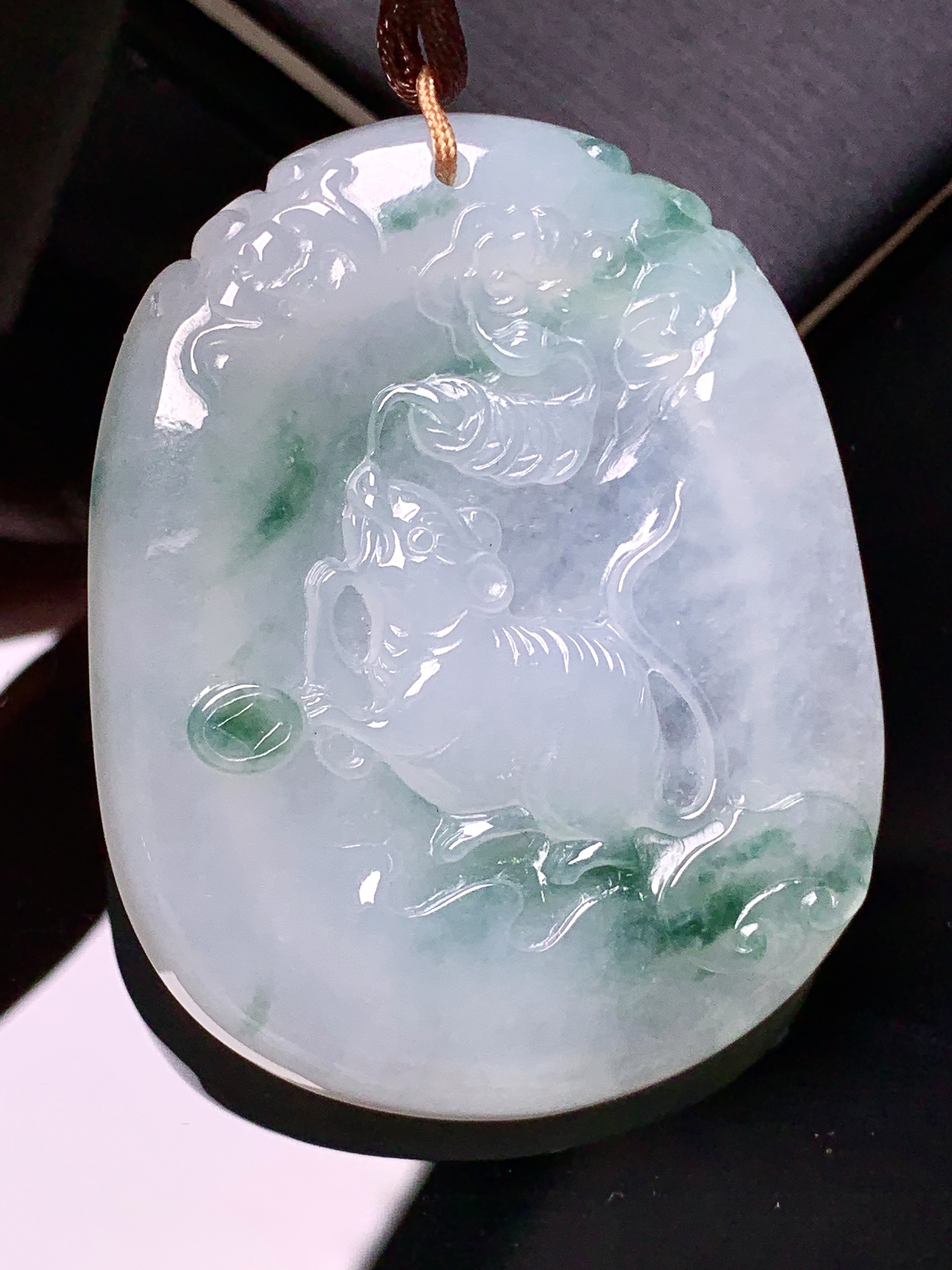 飘绿生肖鼠吊坠 玉质细腻 水润亮眼 色泽艳丽 整体尺寸51.3*40.8*6.2b2