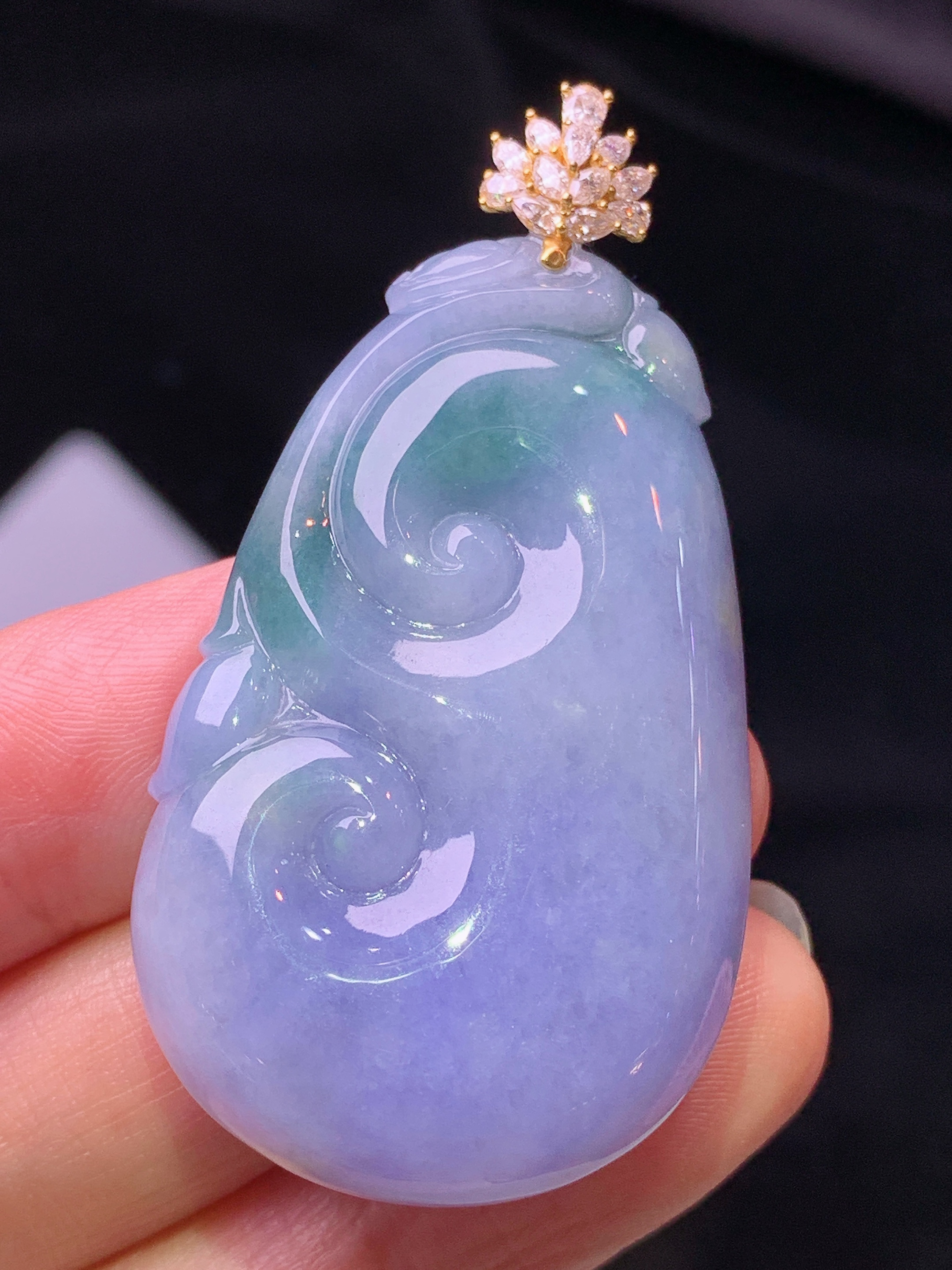 18k金钻镶嵌紫罗兰飘绿如意吊坠 玉质细腻 水润亮眼 色泽艳丽 整体尺寸51.3*26.6*7j1