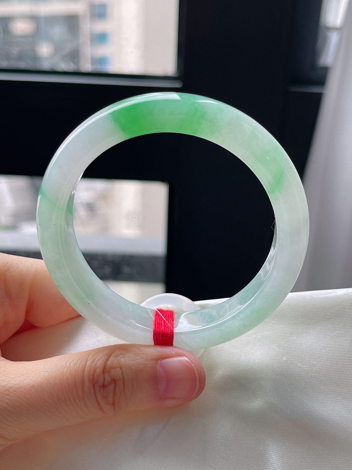 正圈53圈口，翡翠冰糯种飘绿手镯