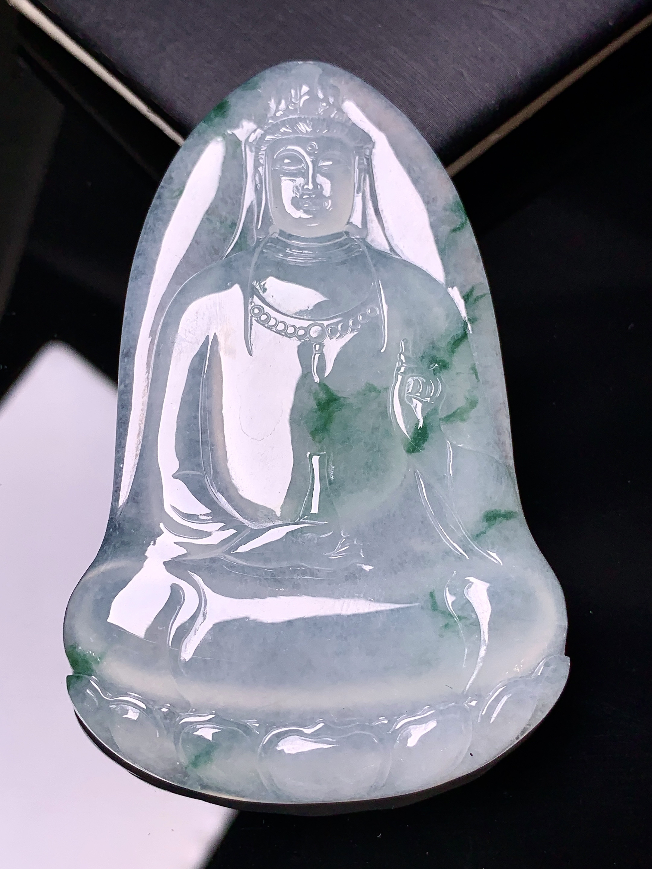 冰种飘花观音菩萨吊坠 玉质细腻 水润亮眼 色泽艳丽 整体尺寸66.5*41.6*5.5a2