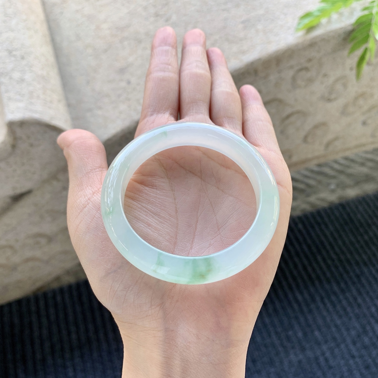 正圈49 50【圈口】50.8/10.2/7.8【编码】GF031721【描述】冰糯飘绿，清透，水润