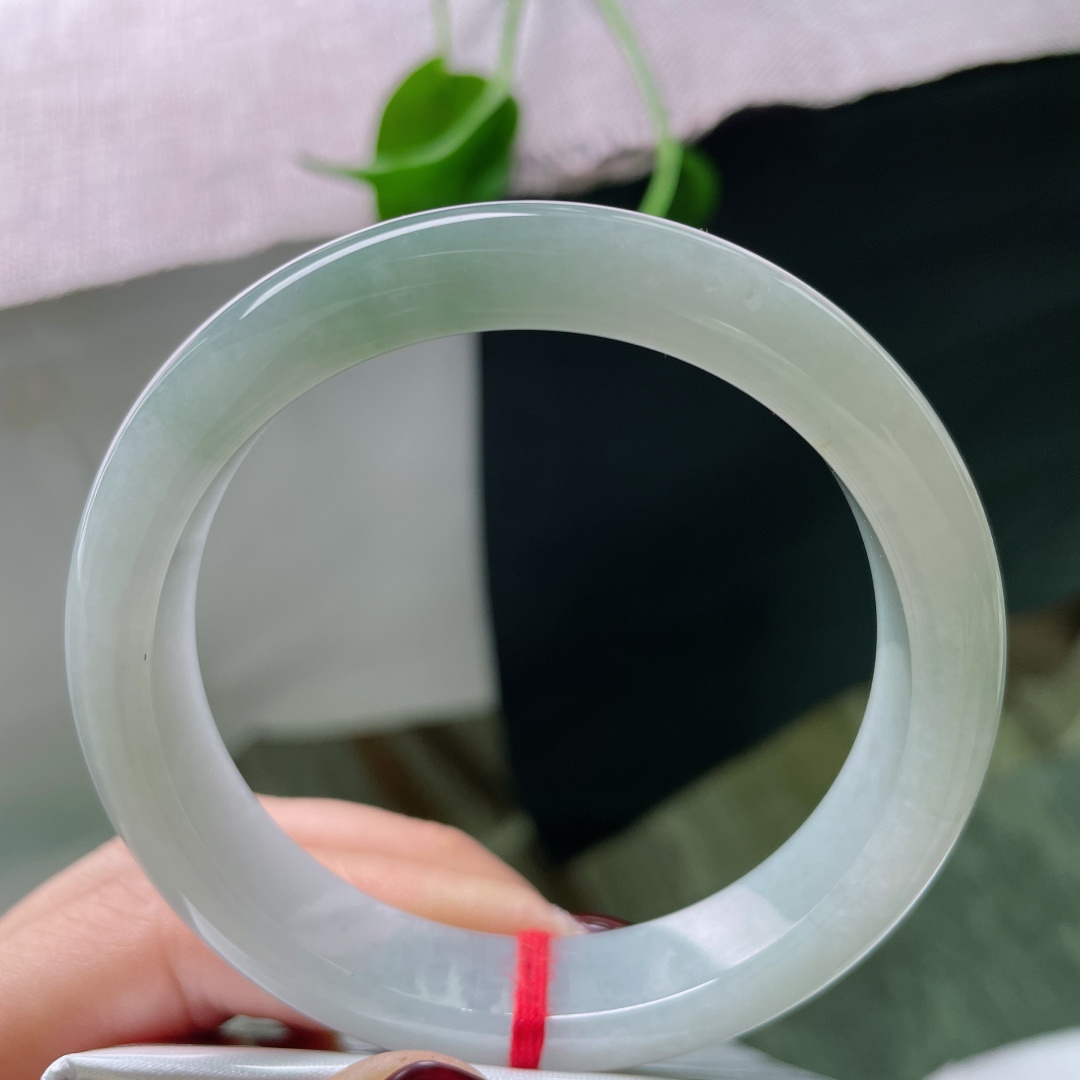 58.1/12.6/8.5浅油绿正圈，双层渐变编织，似水墨在宣纸上自然晕染，无裂，ss47612a