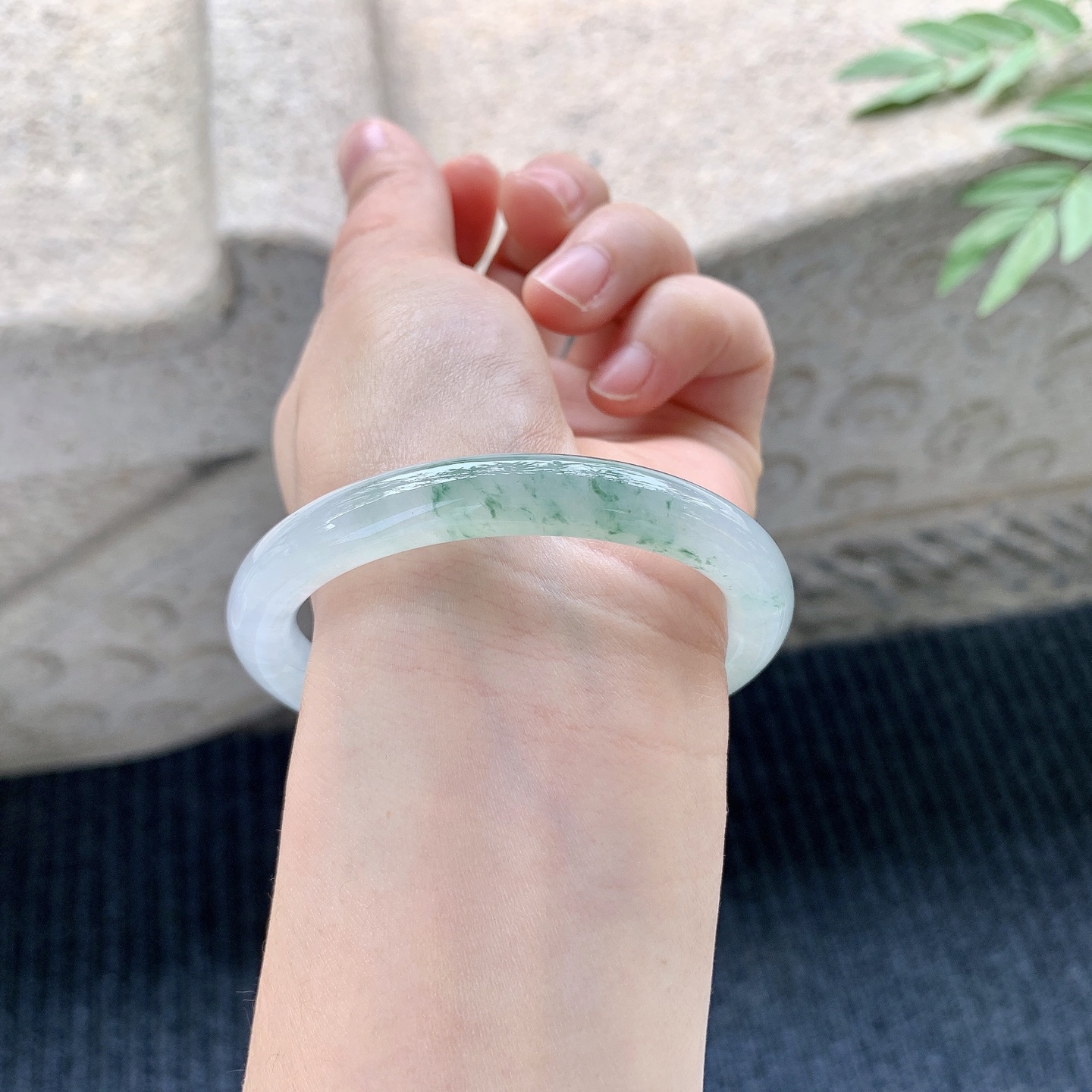 圆条54 55 圈口54.5/8.7/8.2 糯冰飘花，水润，种老，细腻，无裂纹121343