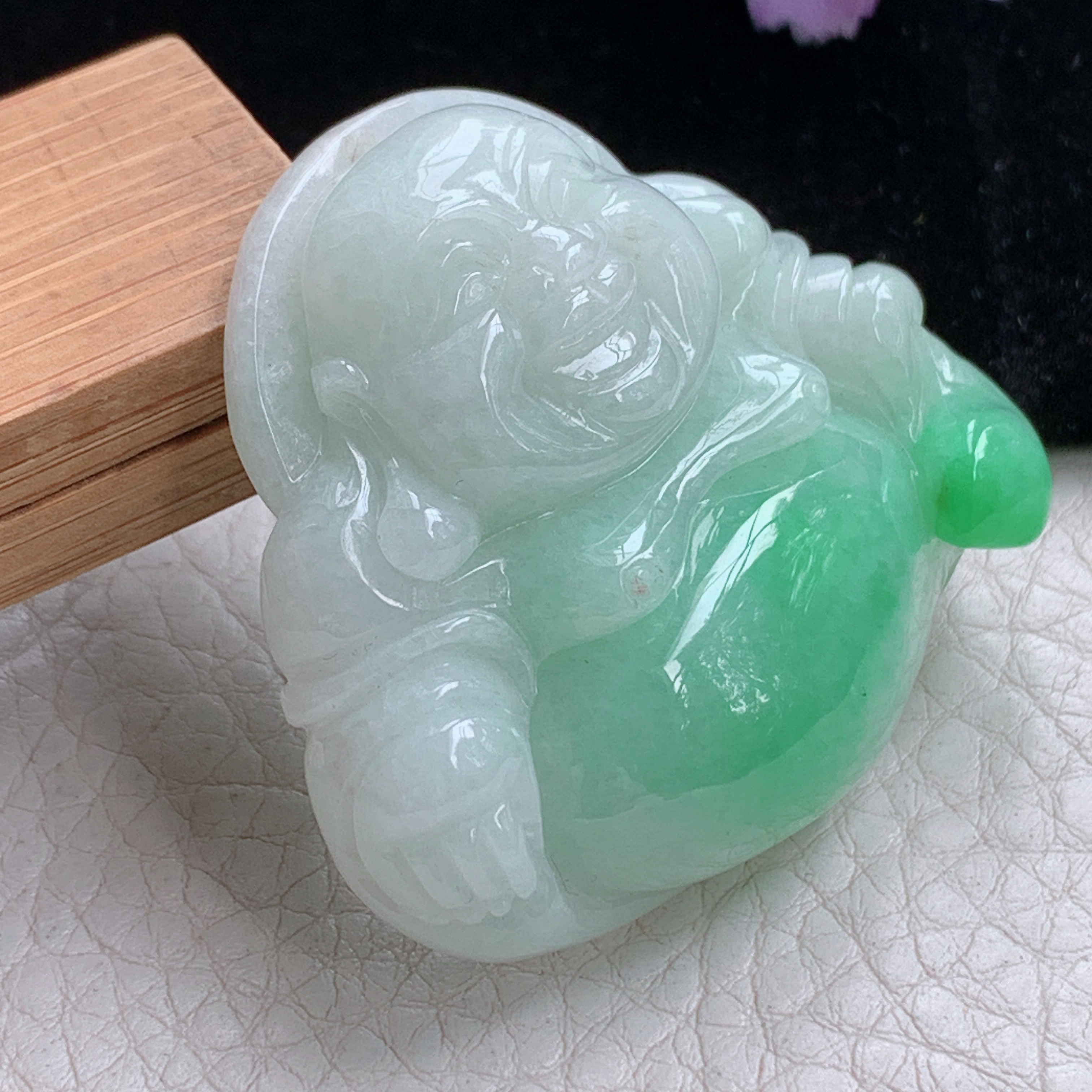 zen实拍42*47*12.8缅甸翡翠飘绿佛公吊坠大肚弥勒佛像项坠白底青