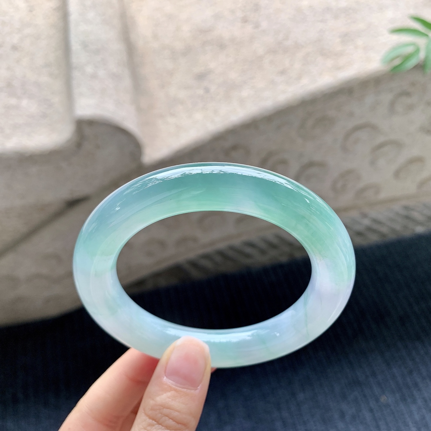 圆条56 57 圈口57.8/12/12 冰糯飘绿，水润，种老，细腻，打灯有絮线BA031101