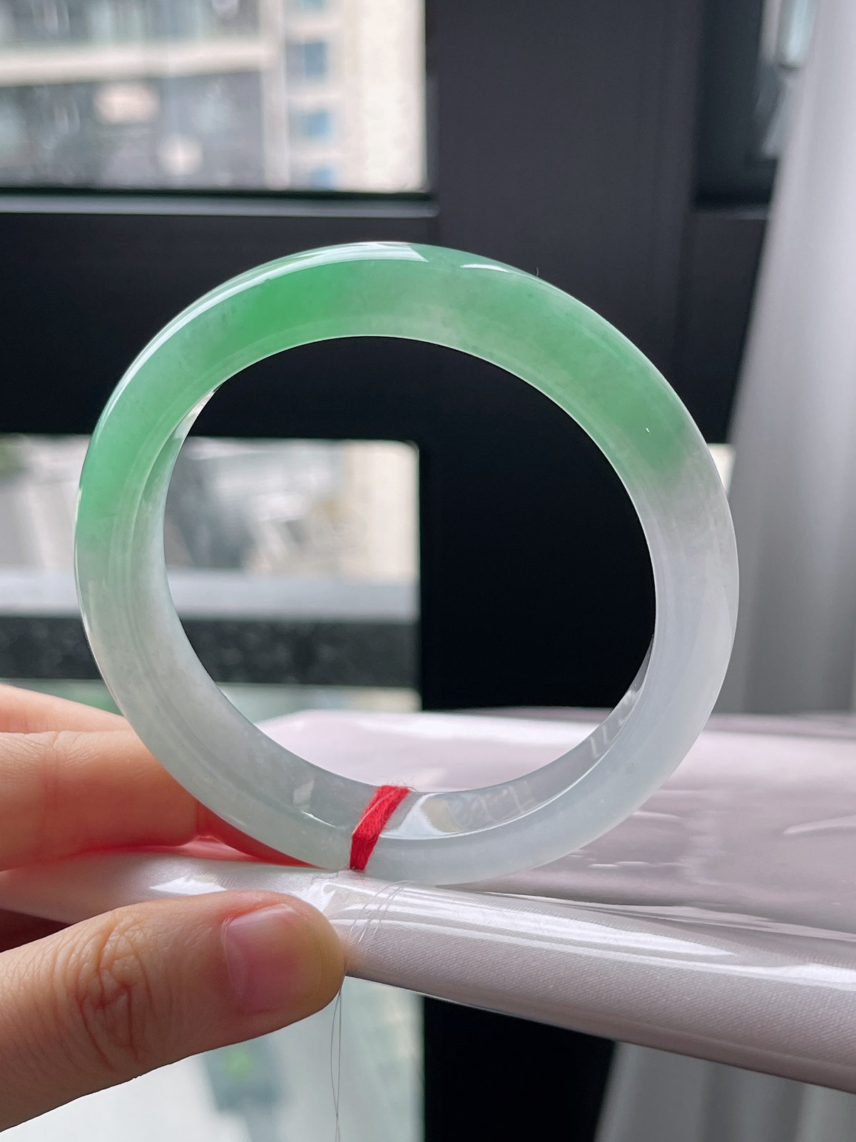 正圈59.3圈口，翡翠冰糯种飘绿手镯