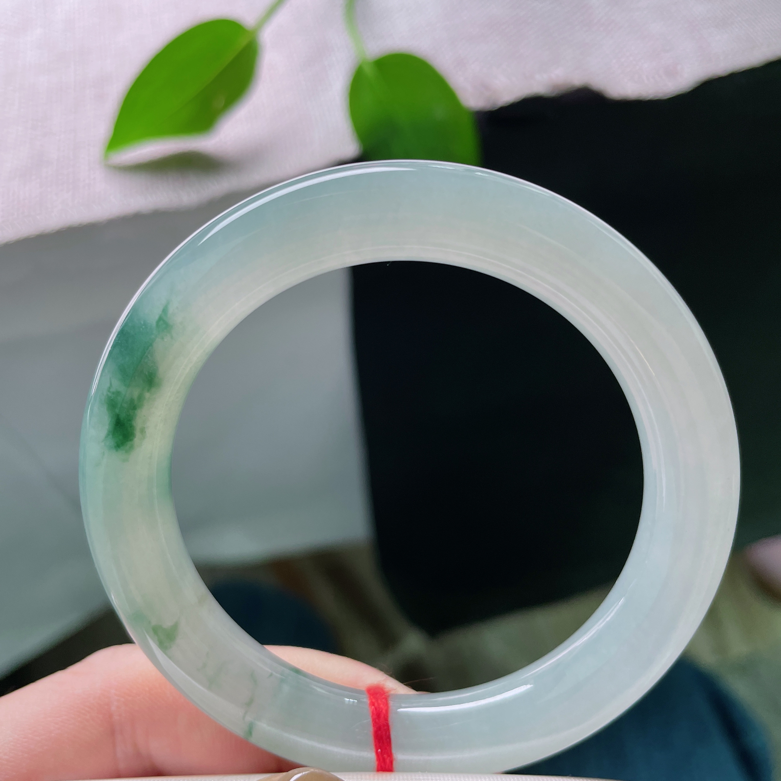 54.1/9.8，冰飘花圆条，摒弃浮夸，留存本真，上手诠释着不疾不徐的优雅..