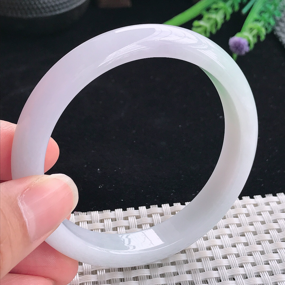 实拍A货翡翠59.8/11.7/8老坑秀气冰润飘绿手镯翡翠宽边玉镯平安镯美人镯