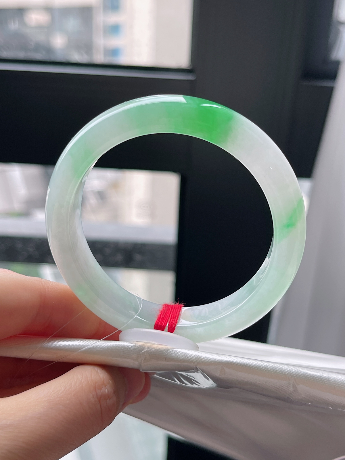 正圈53圈口，翡翠冰糯种飘绿手镯