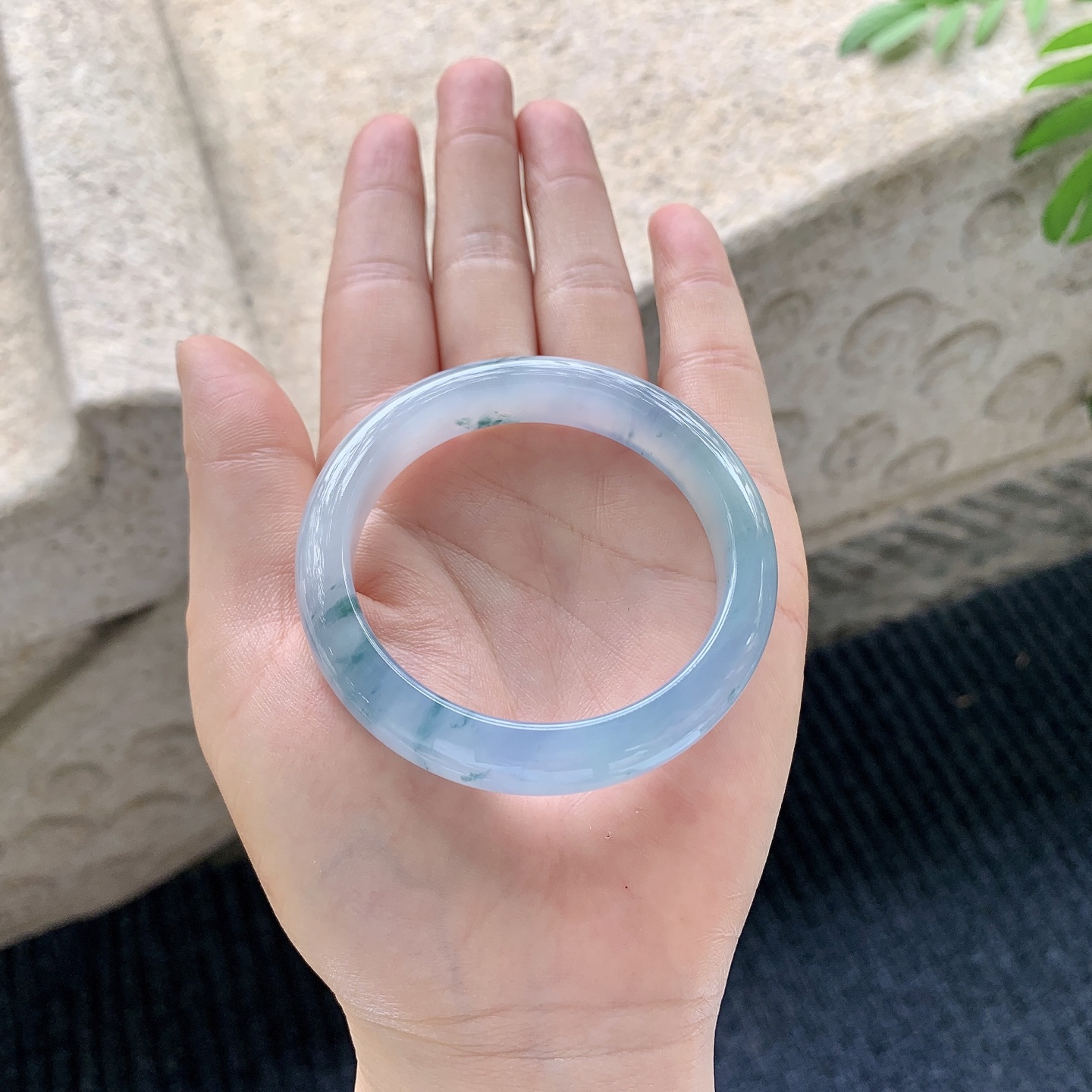 正圈48 49【圈口】49/10.6/7.5【编码】T9041538【描述】冰糯紫罗兰，飘花，水润，