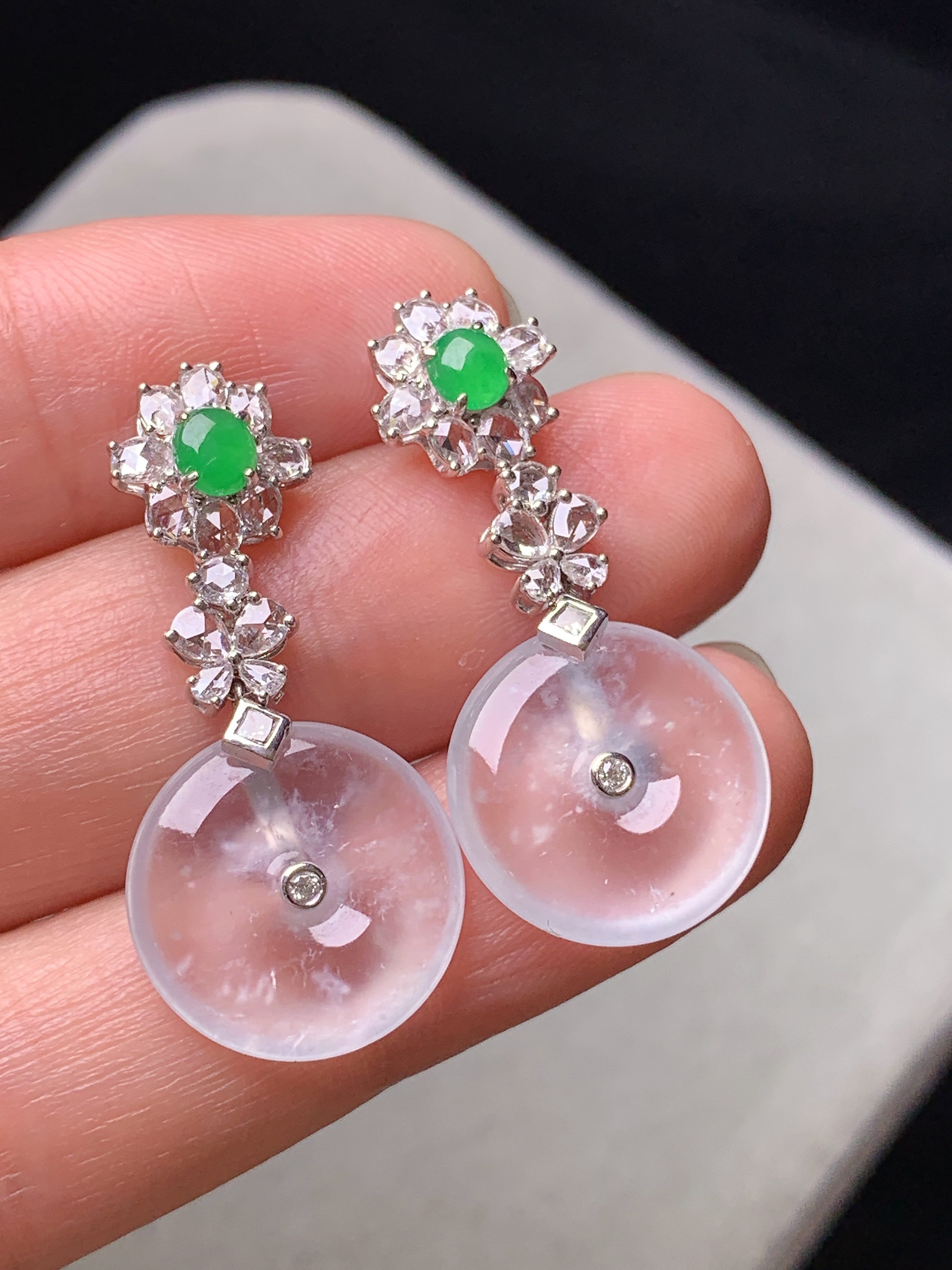 18k金钻镶嵌玻璃种平安扣耳坠 玉质细腻 水润亮眼 色泽艳丽 整体尺寸30.8*14.3*2.8j4