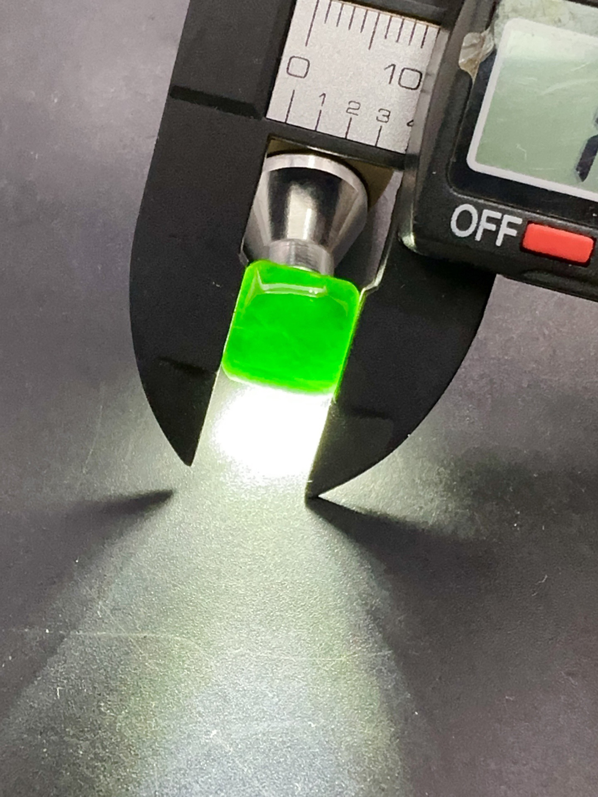 【墨翠面包戒面】  黑度极黑  灯照全透  底极细腻  完美无裂  品相极好  性价比高