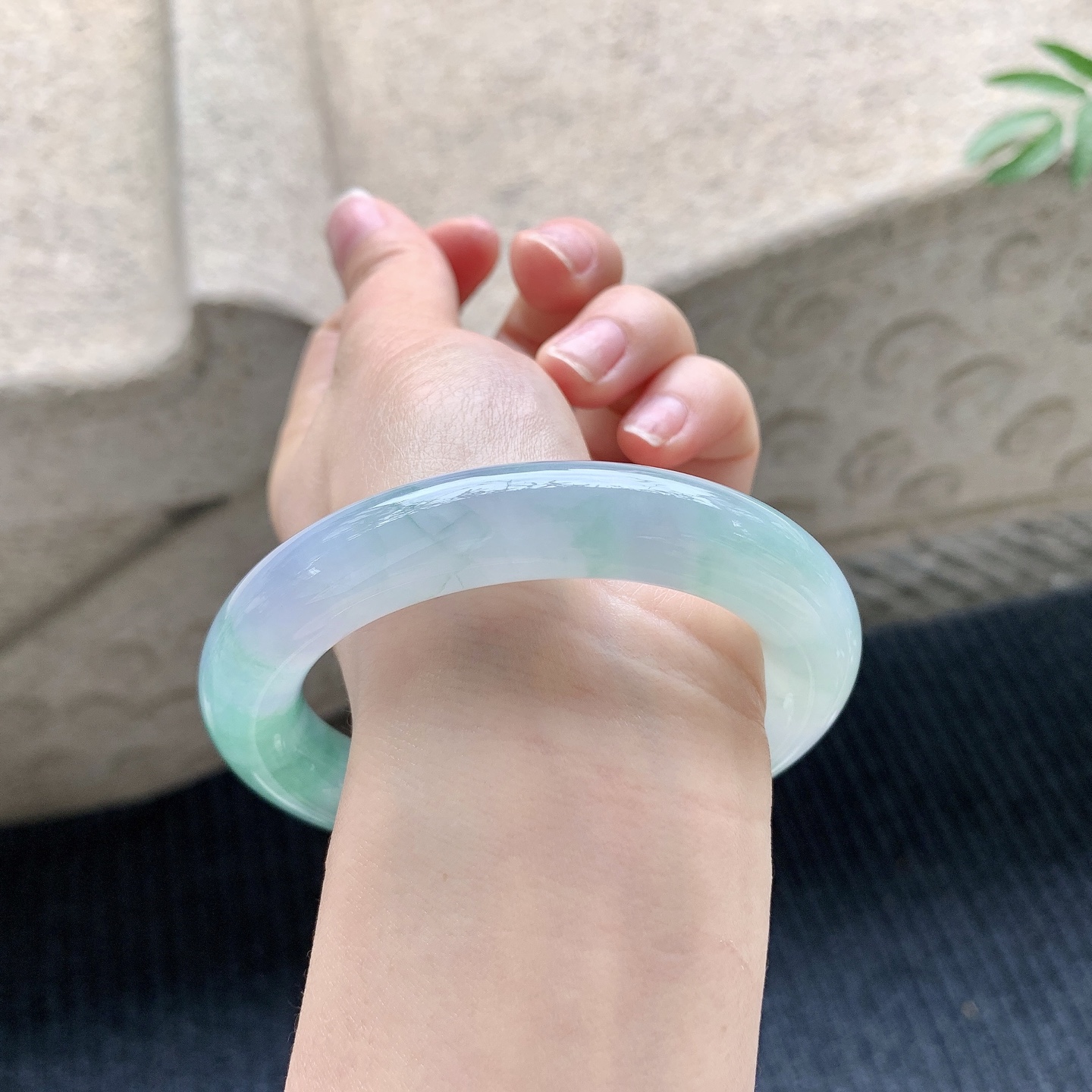 圆条56 57 圈口57.8/12/12 冰糯飘绿，水润，种老，细腻，打灯有絮线BA031101