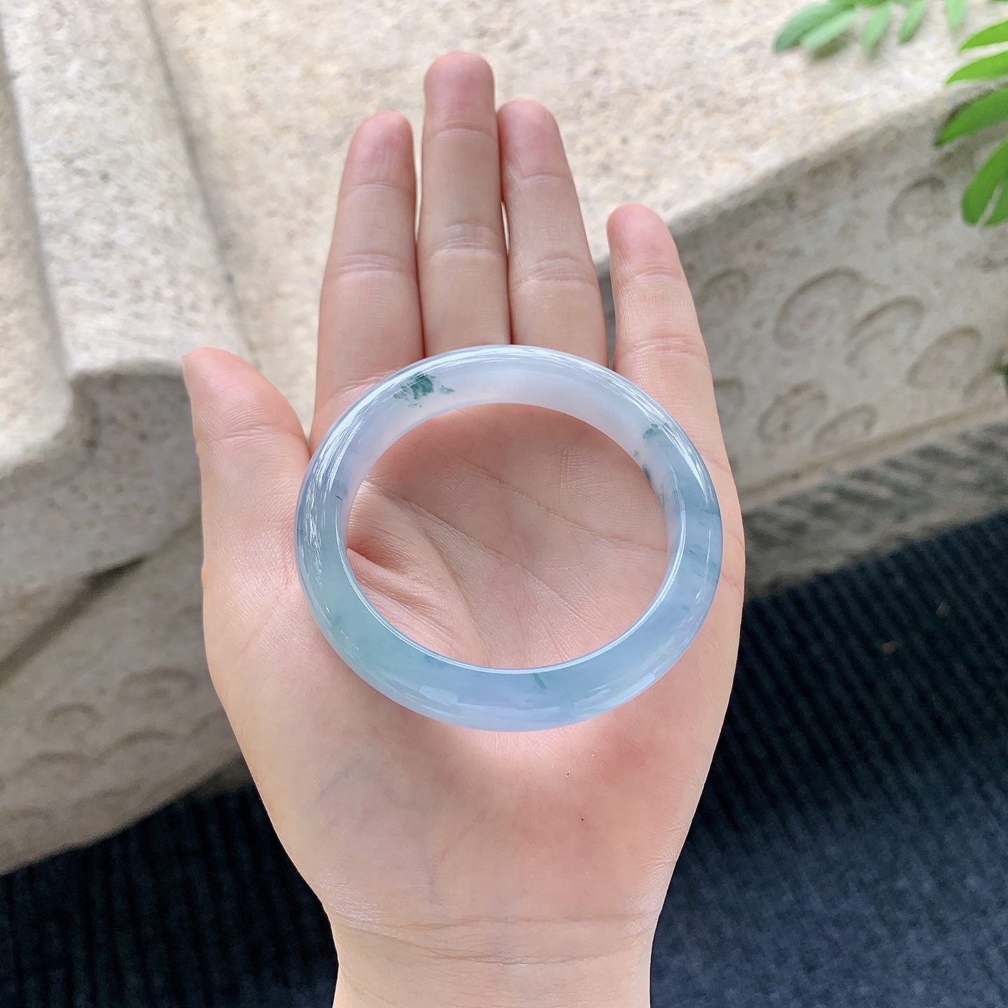 正圈48 49【圈口】49/10.6/7.5【编码】T9041538【描述】冰糯紫罗兰，飘花，水润，种老，细腻，无裂