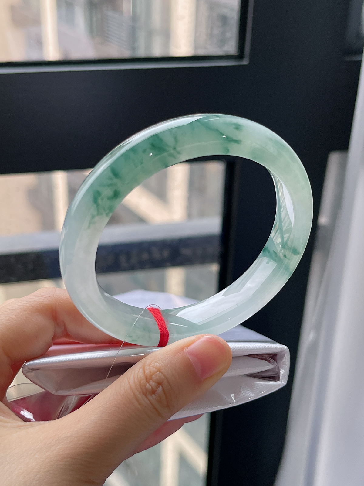 正圈57.3圈口，翡翠冰糯种绿色飘花手镯