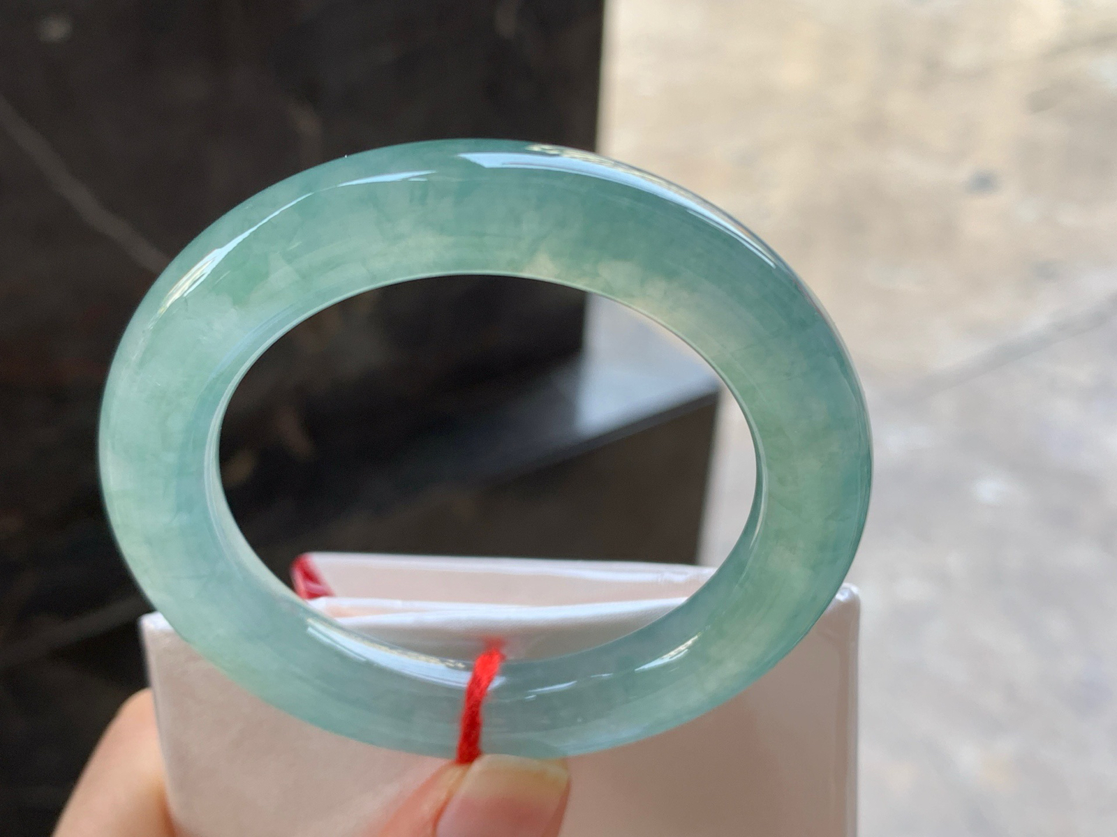 50.5-10.2

冰蓝圆条手镯^_^水润