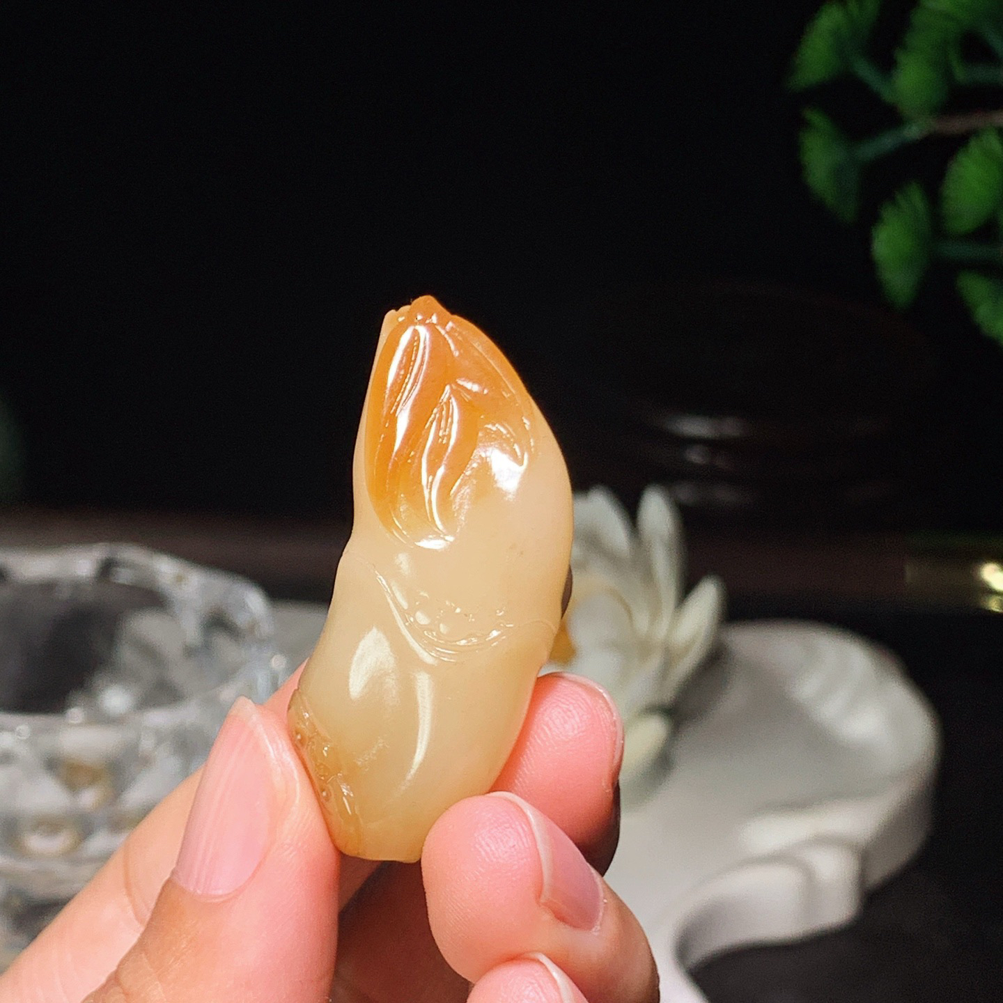 新疆和田玉白玉且末糖节节高升挂件 尺寸42/19/15重18克。玉质细腻油润。手推出油。佩戴高端典雅