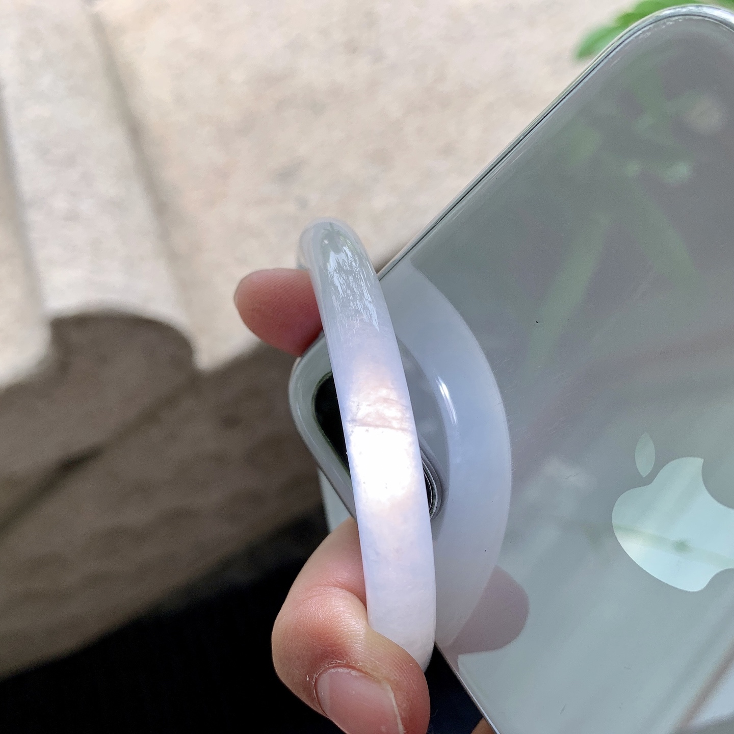 圆条52 53【圈口】53/8.3/8.5【编码】B2041514【描述】糯冰底色，水润，种老，细腻，打灯有棉纹