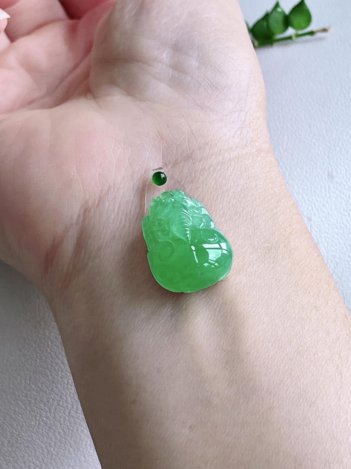 【裸石】冰甜阳绿貔貅吊坠
【说明】缅料 性价比高  
【尺寸】21.2-16.1-7..