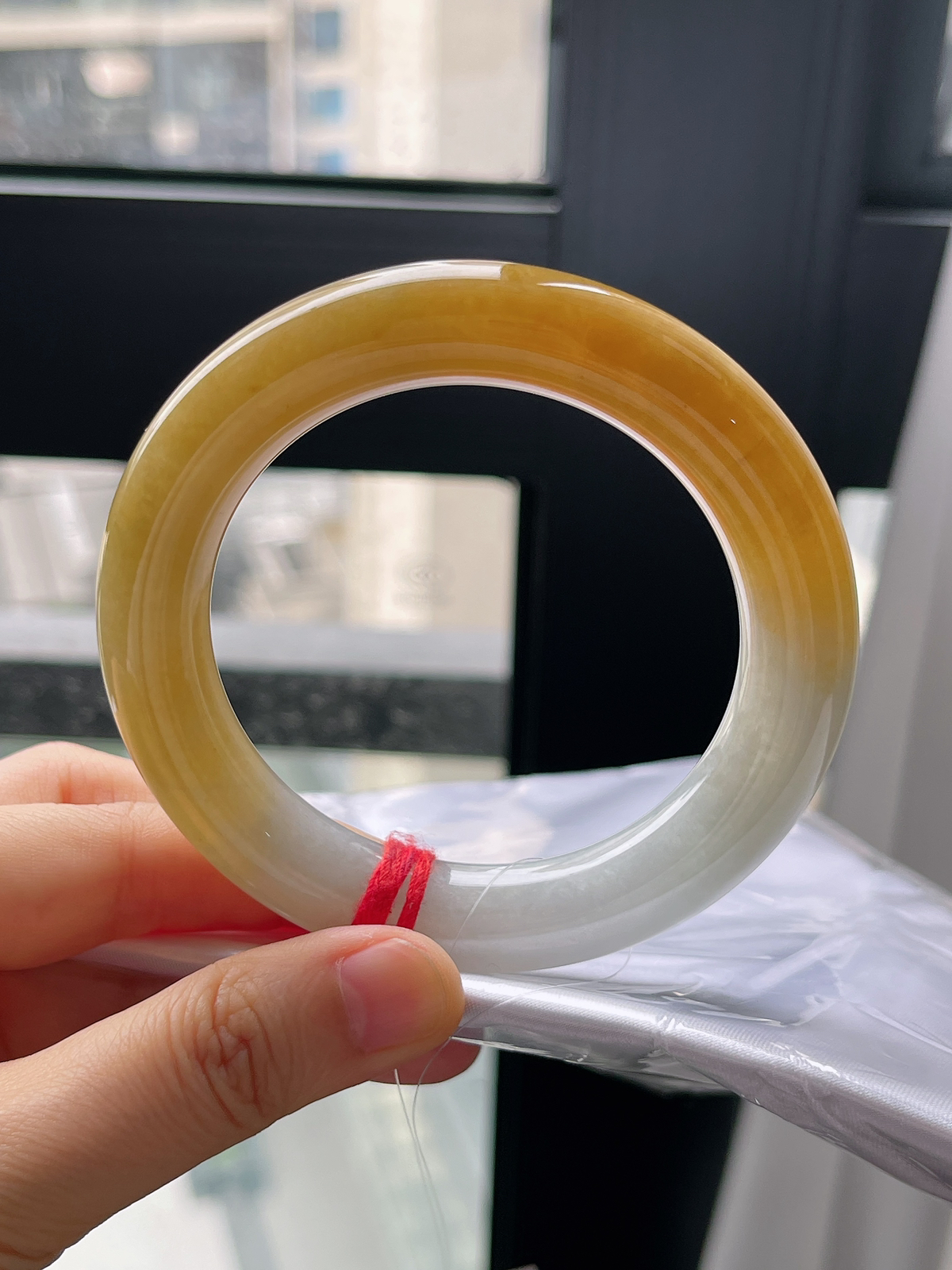 圆镯56.1圈口，翡翠糯化种黄翡手镯