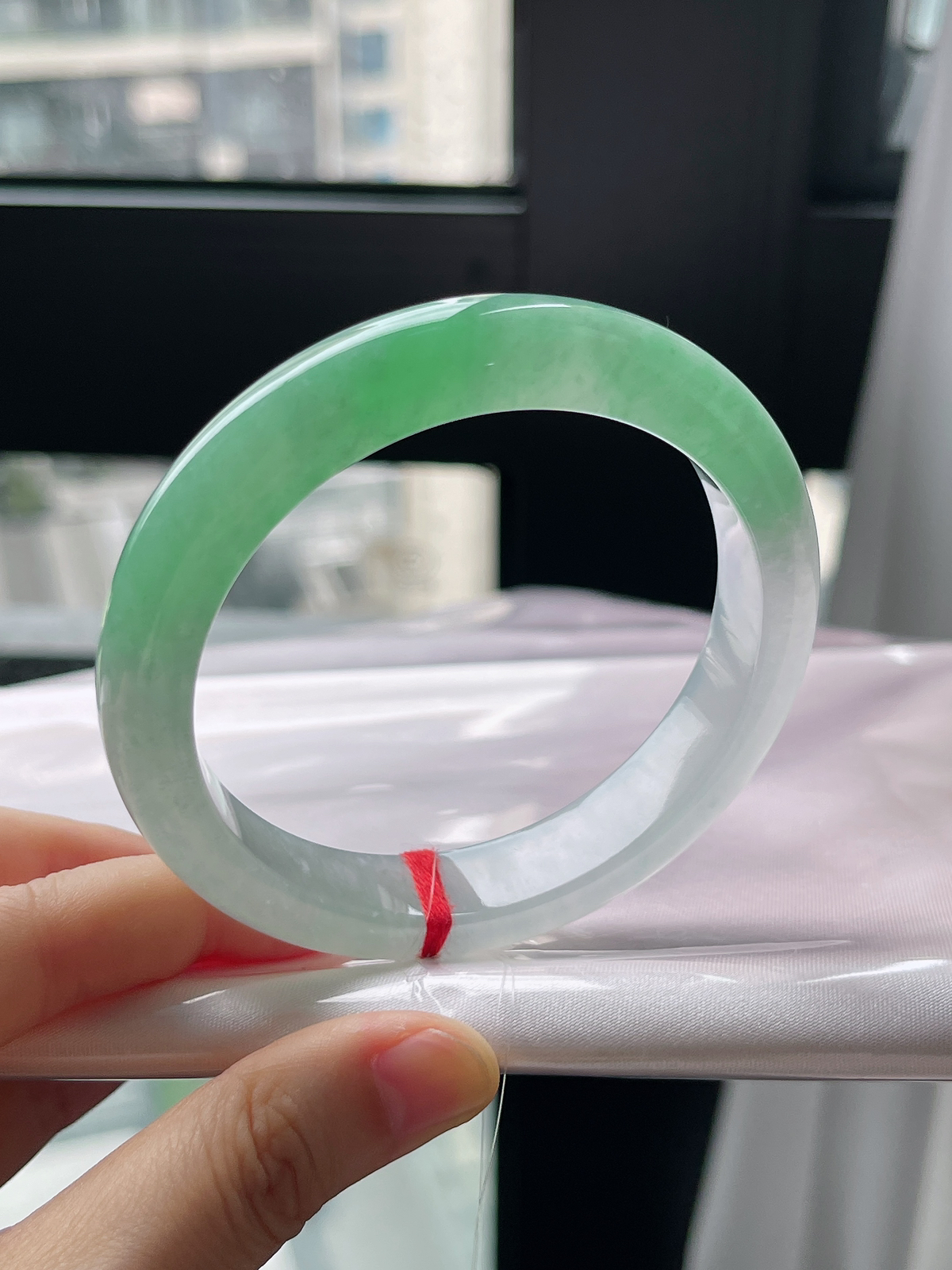 正圈59.3圈口，翡翠冰糯种飘绿手镯