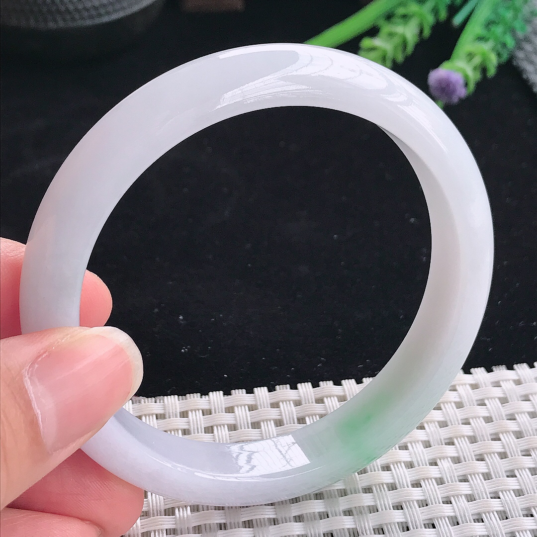 实拍A货翡翠59.8/11.7/8老坑秀气冰润飘绿手镯翡翠宽边玉镯平安镯美人镯